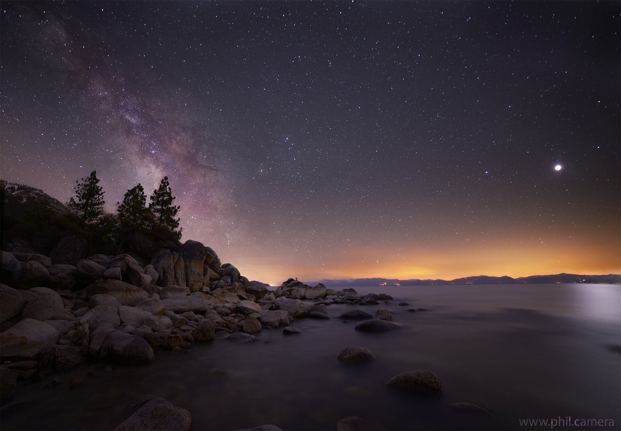 Milky Way over rocky shore at night HD Wallpaper