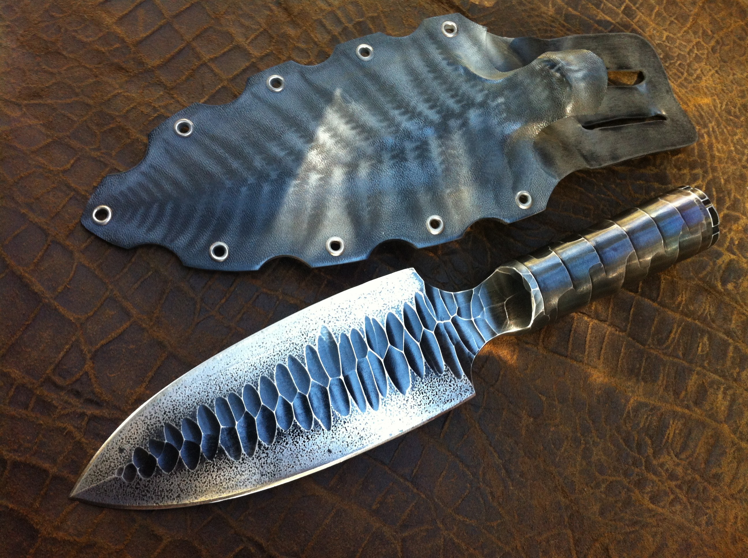 Handmade knife with textured blade and handle HD Wallpaper