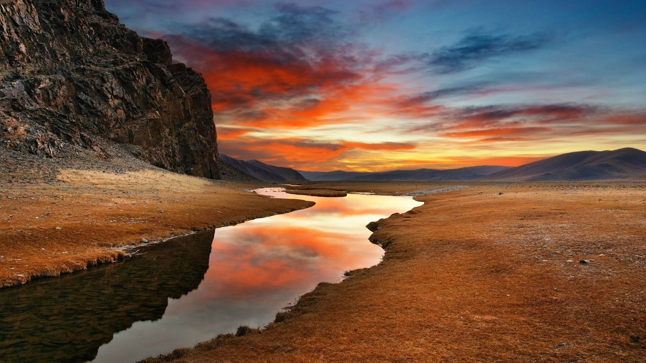River reflecting a dramatic sunset sky HD Wallpaper