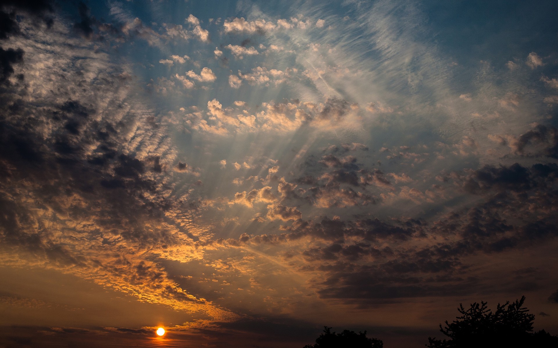 Sunset with sunbeams and clouds HD Wallpaper