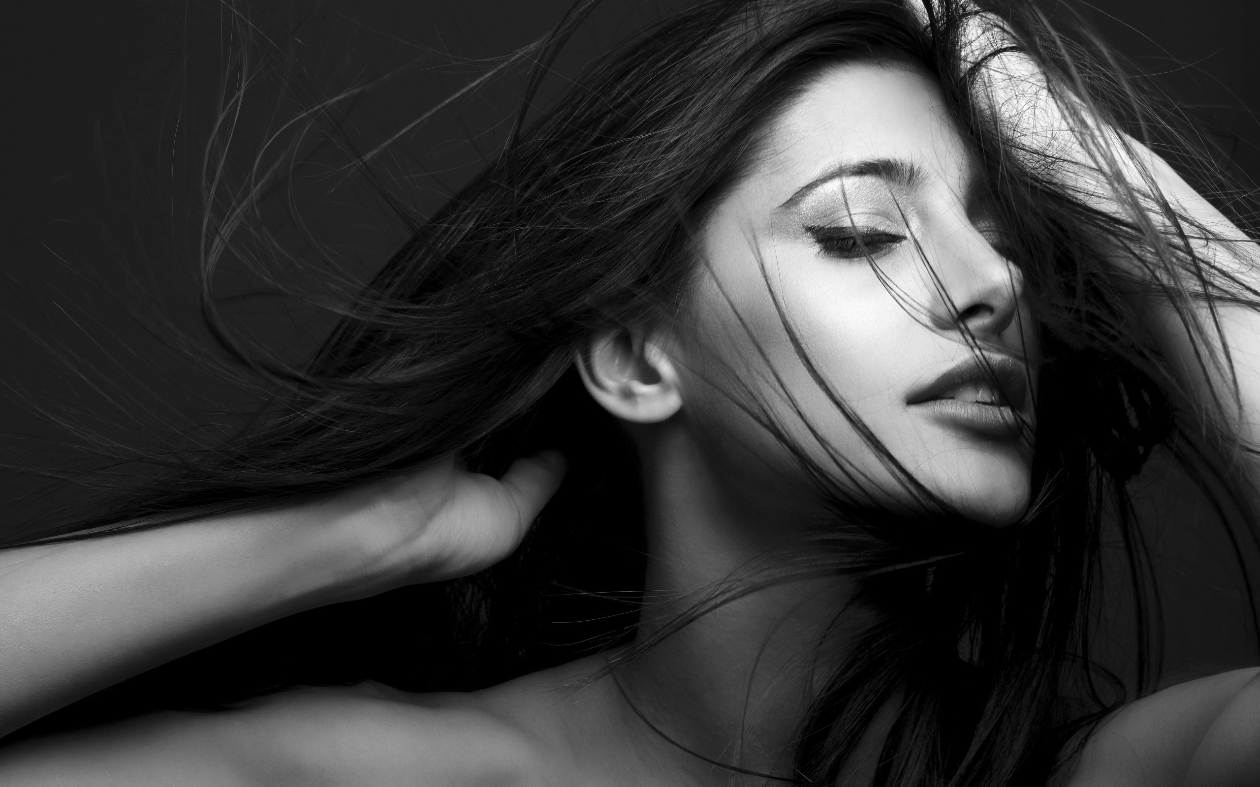 Monochrome portrait of a woman with windblown hair HD Wallpaper