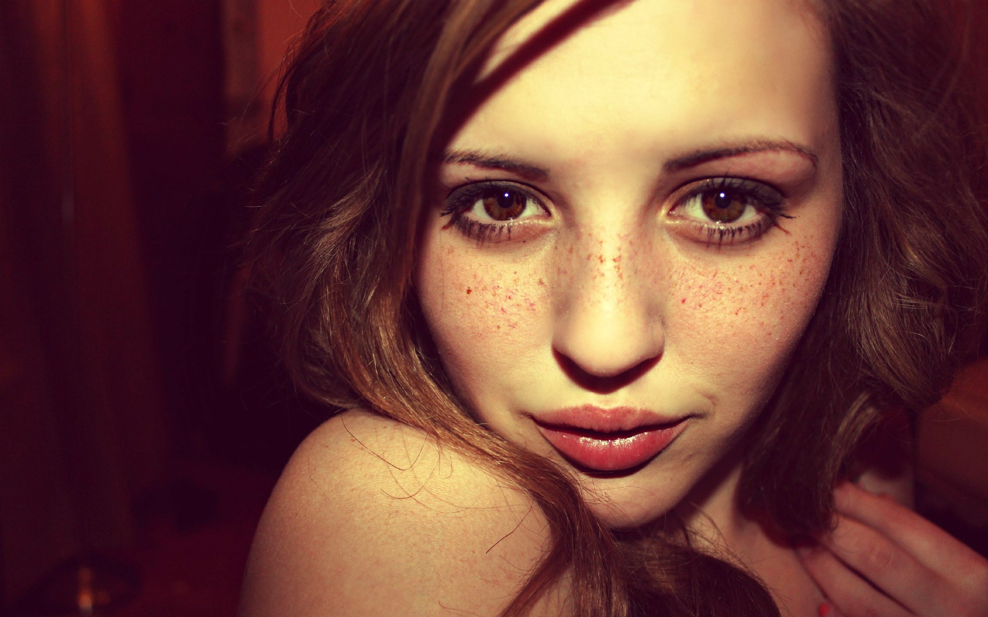 MadiHicks with freckles HD Wallpaper
