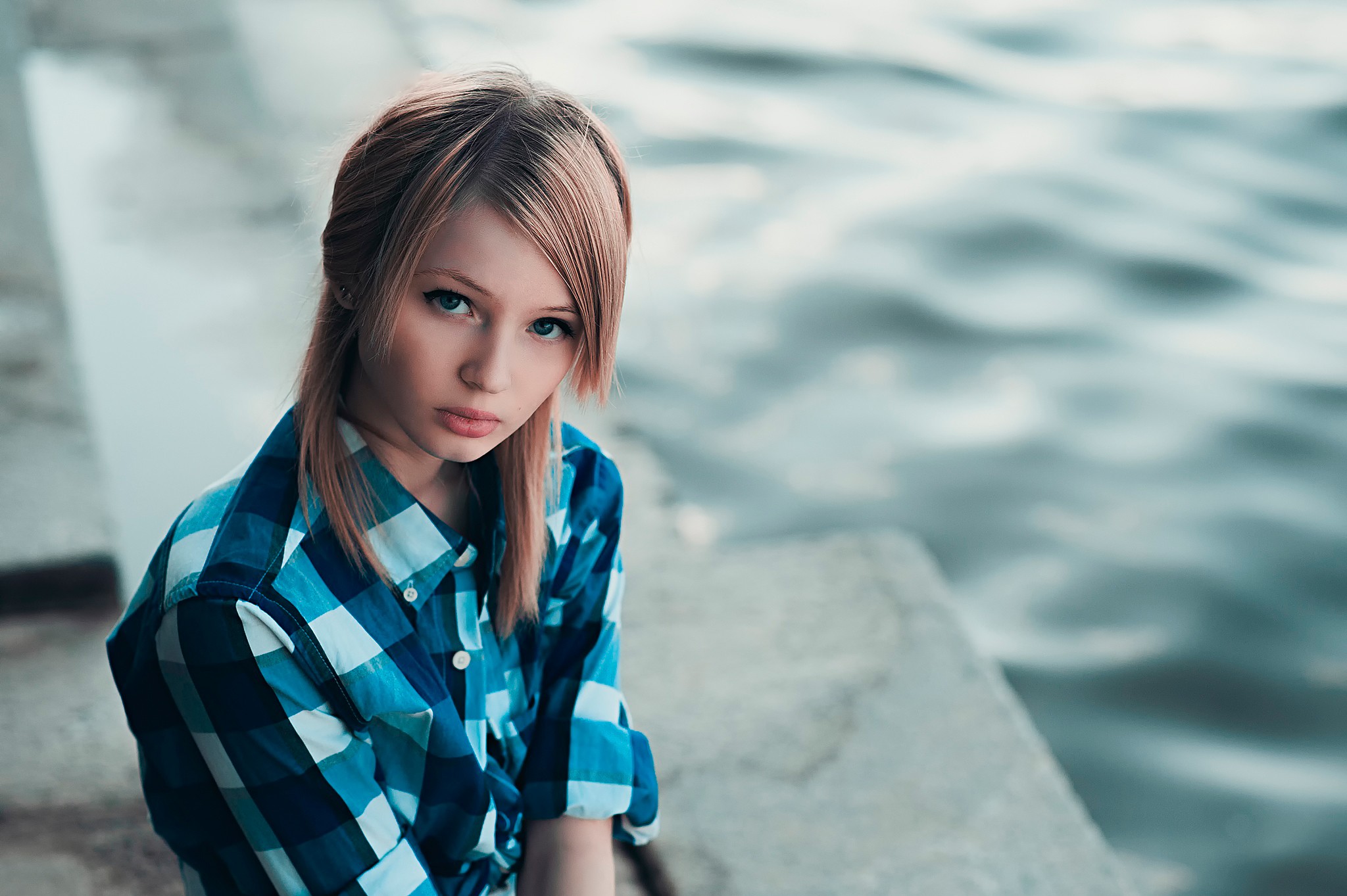 Emily Browning portrait by the water HD Wallpaper