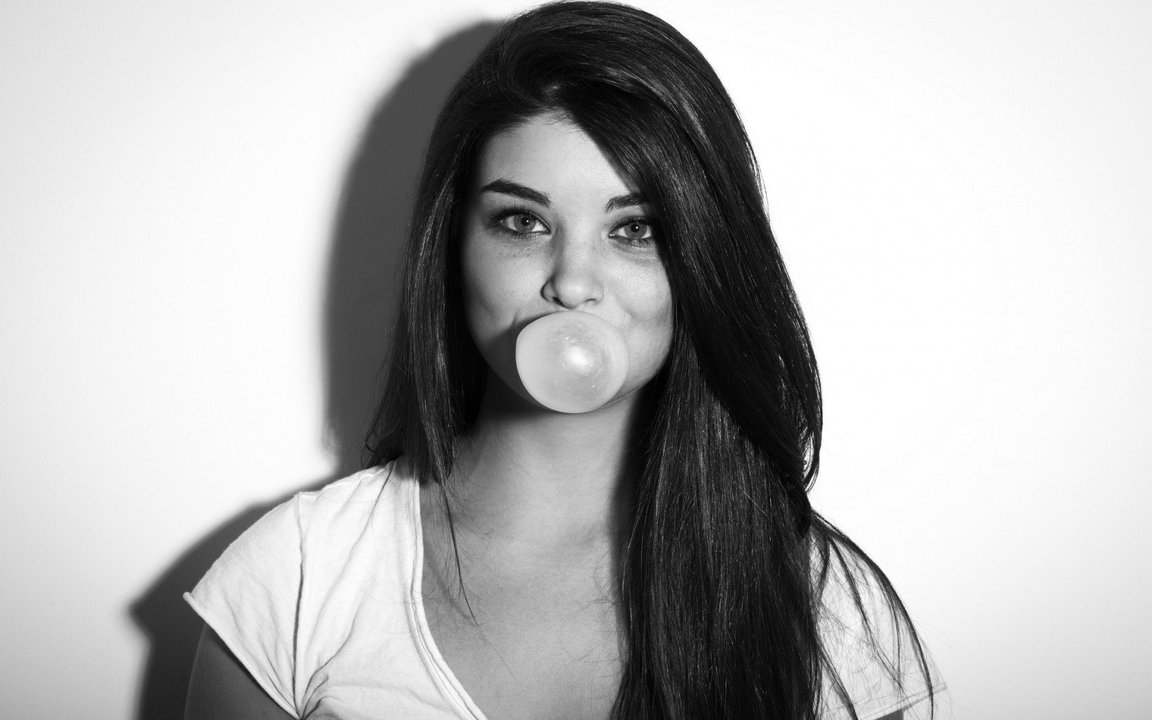 Woman blowing a bubble gum bubble HD Wallpaper