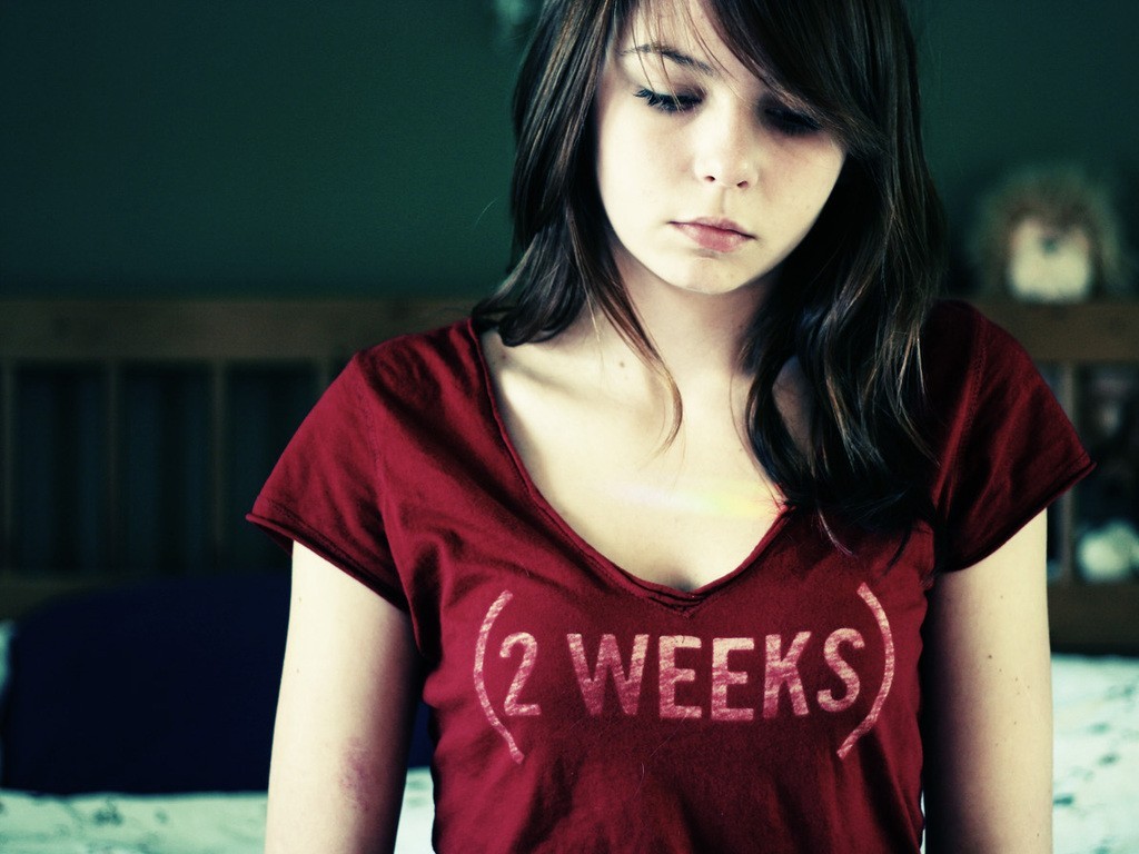 Woman wearing a red t-shirt with "2 WEEKS" text HD Wallpaper