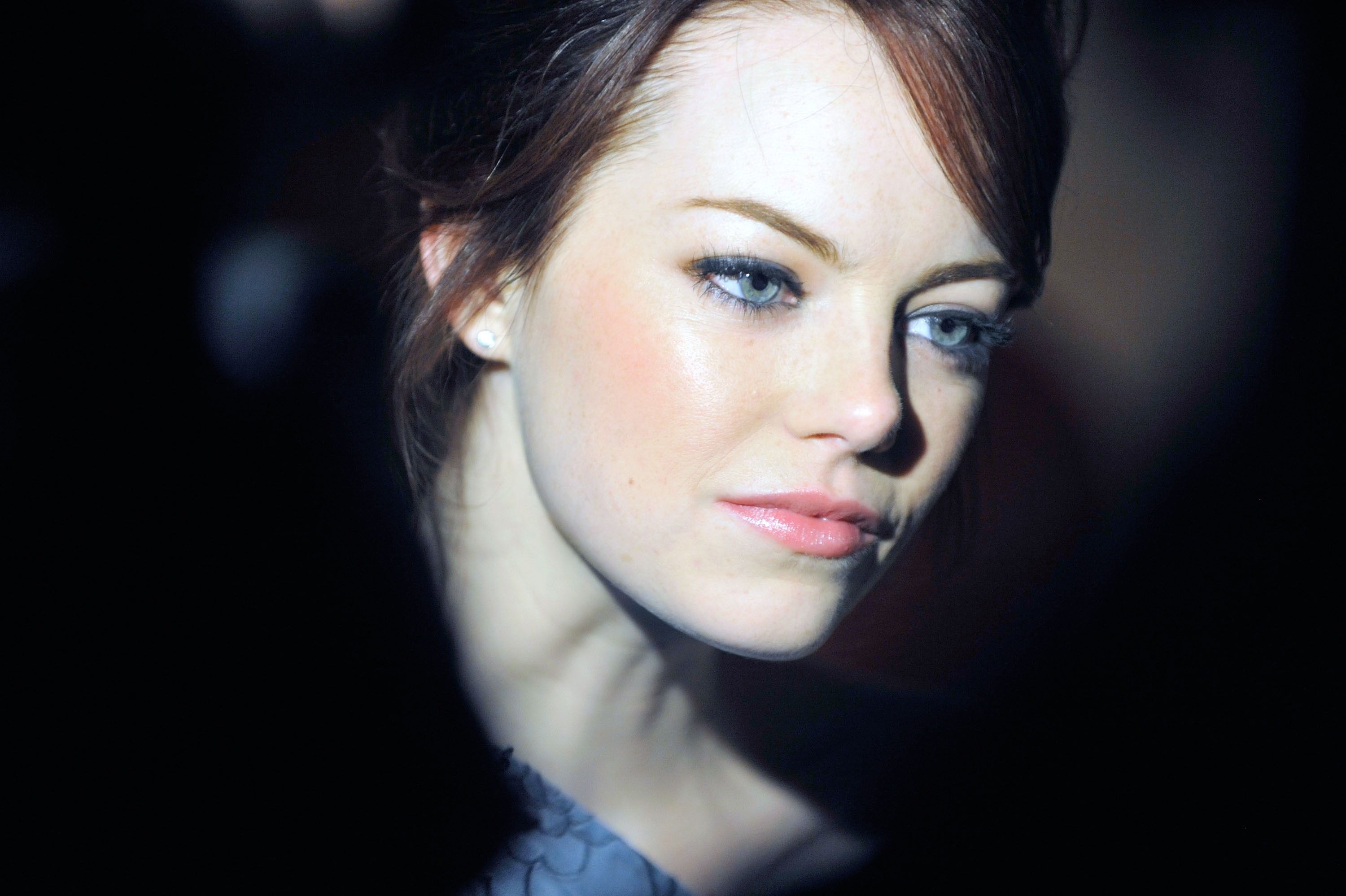 Emma Stone close-up portrait HD Wallpaper