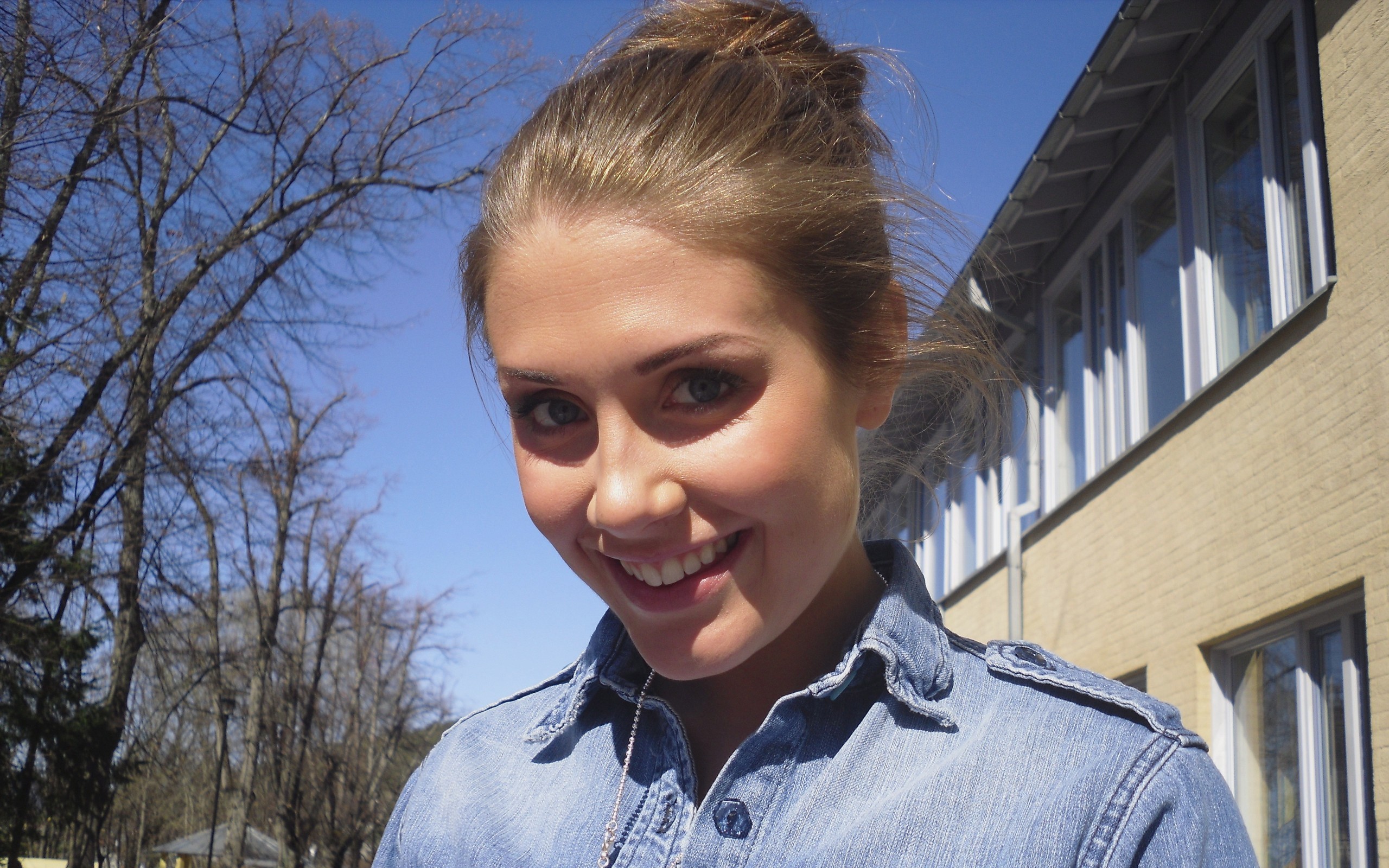 Tone Aaberge smiling in a denim shirt HD Wallpaper