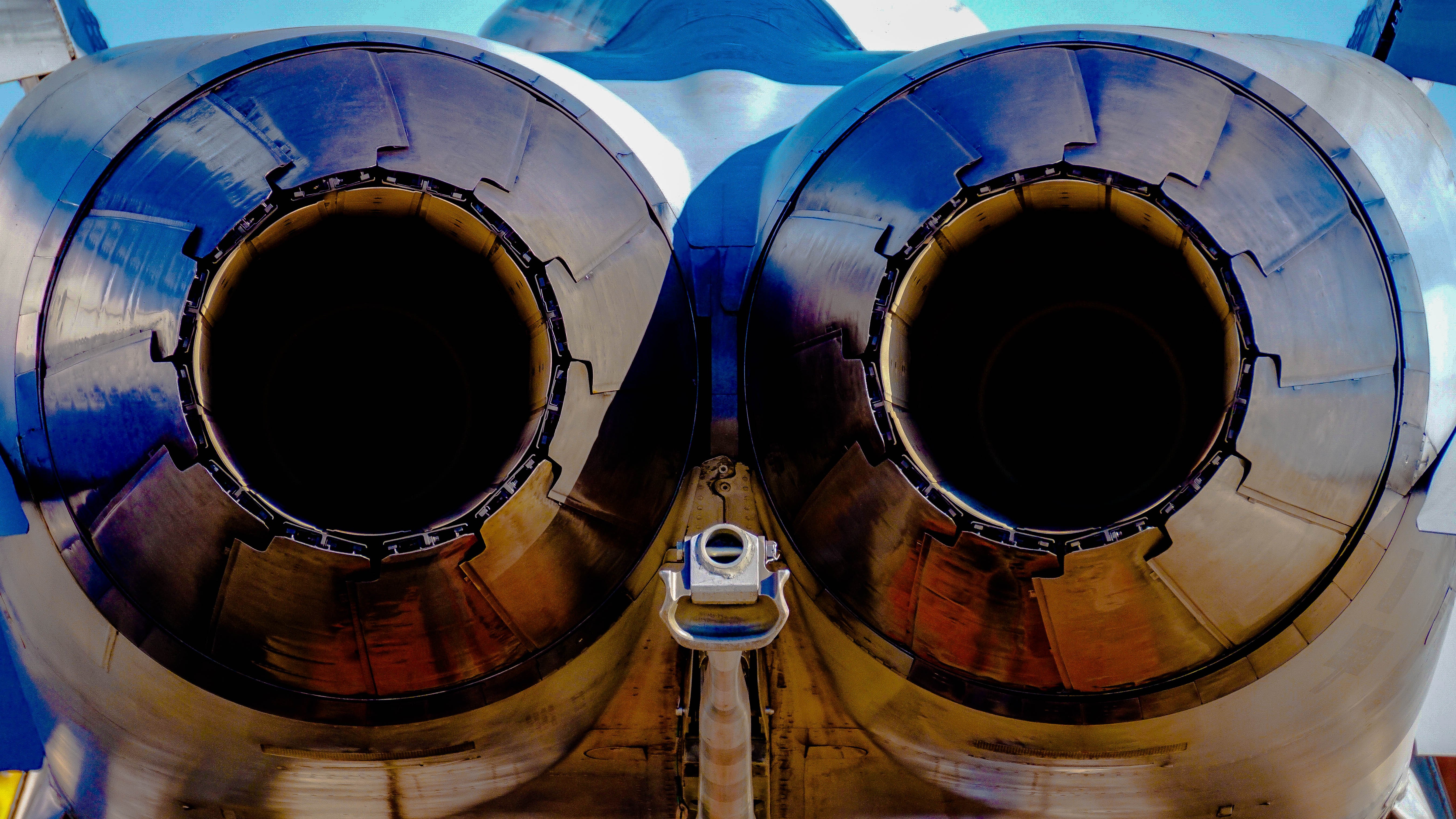 McDonnell Douglas FA-18 Hornet twin jet engines HD Wallpaper