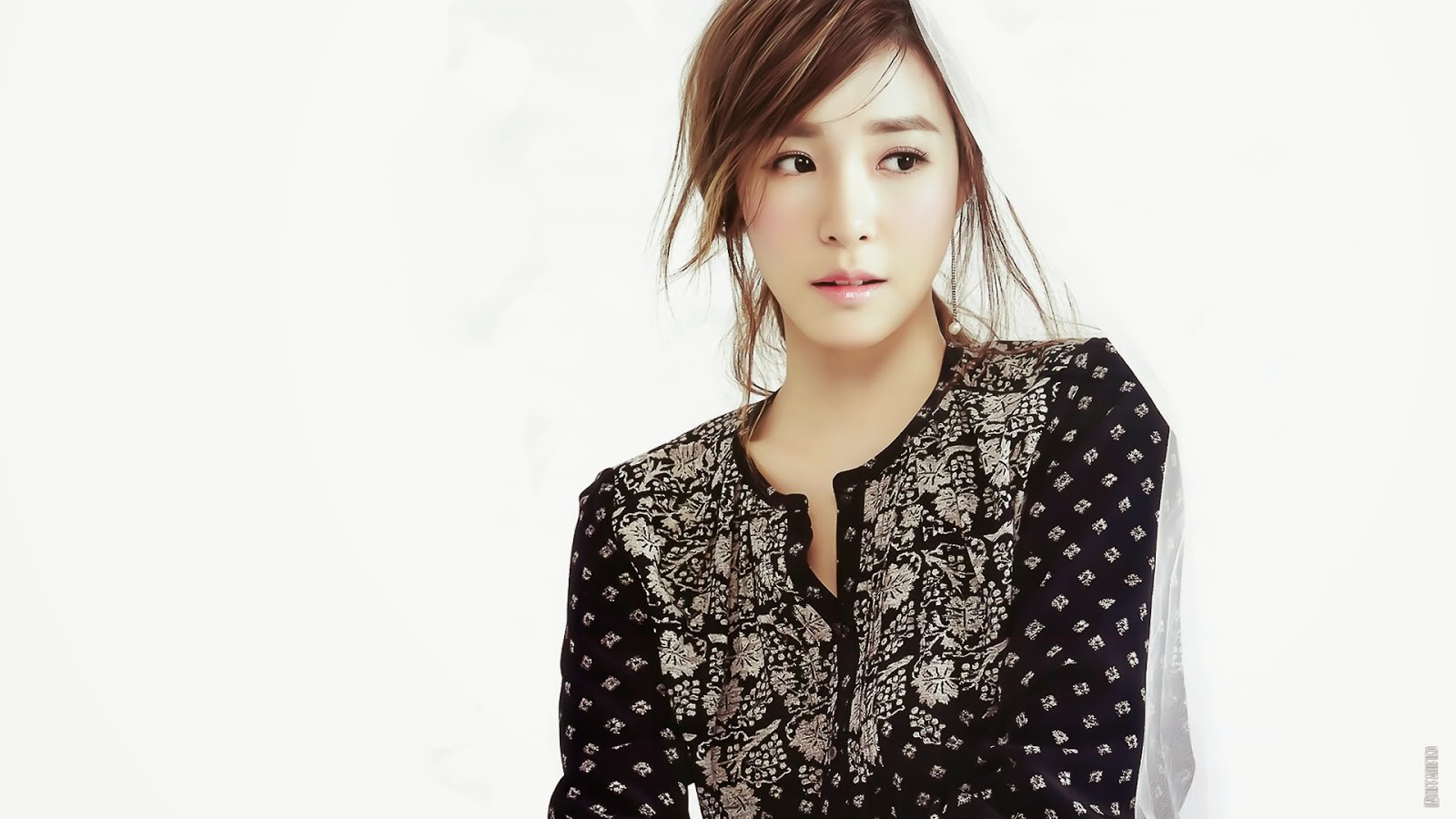 Asian woman with patterned shirt HD Wallpaper