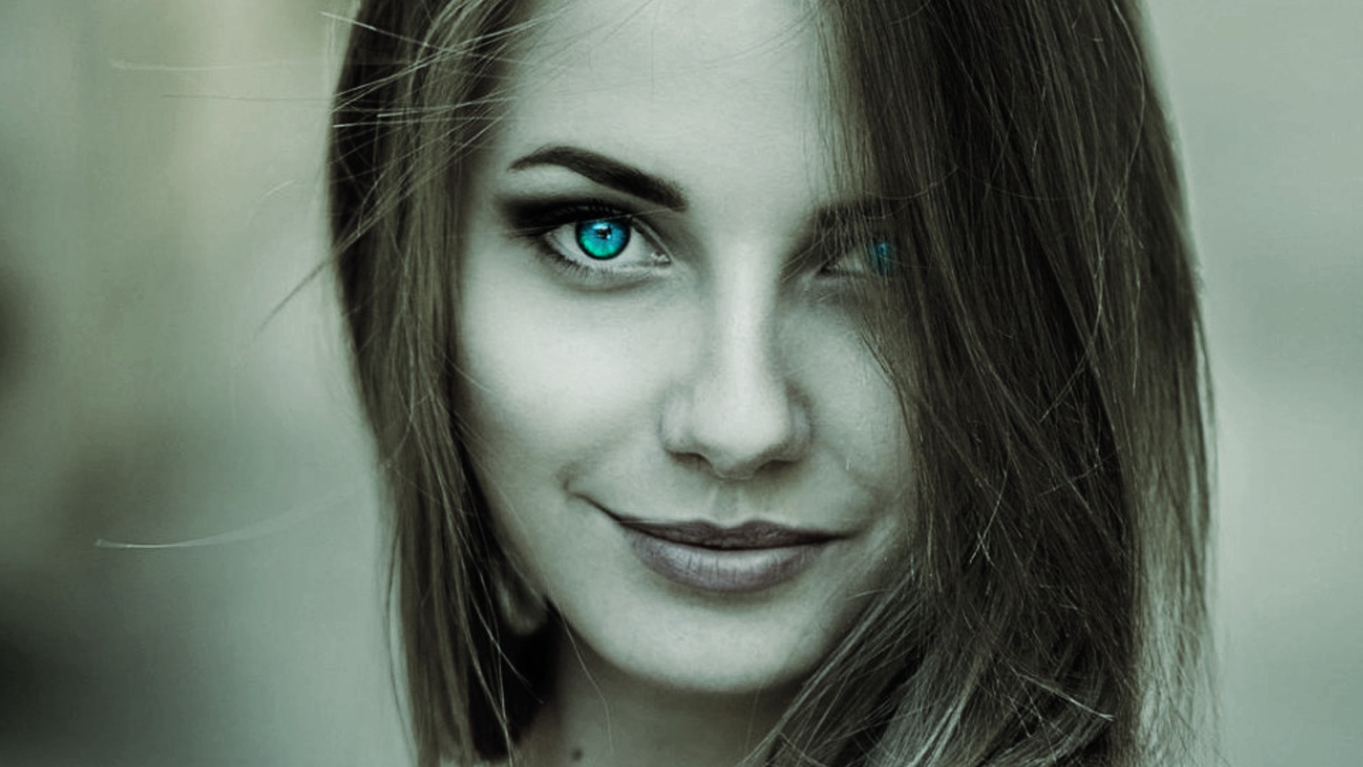 Woman with turquoise eyes and selective coloring HD Wallpaper