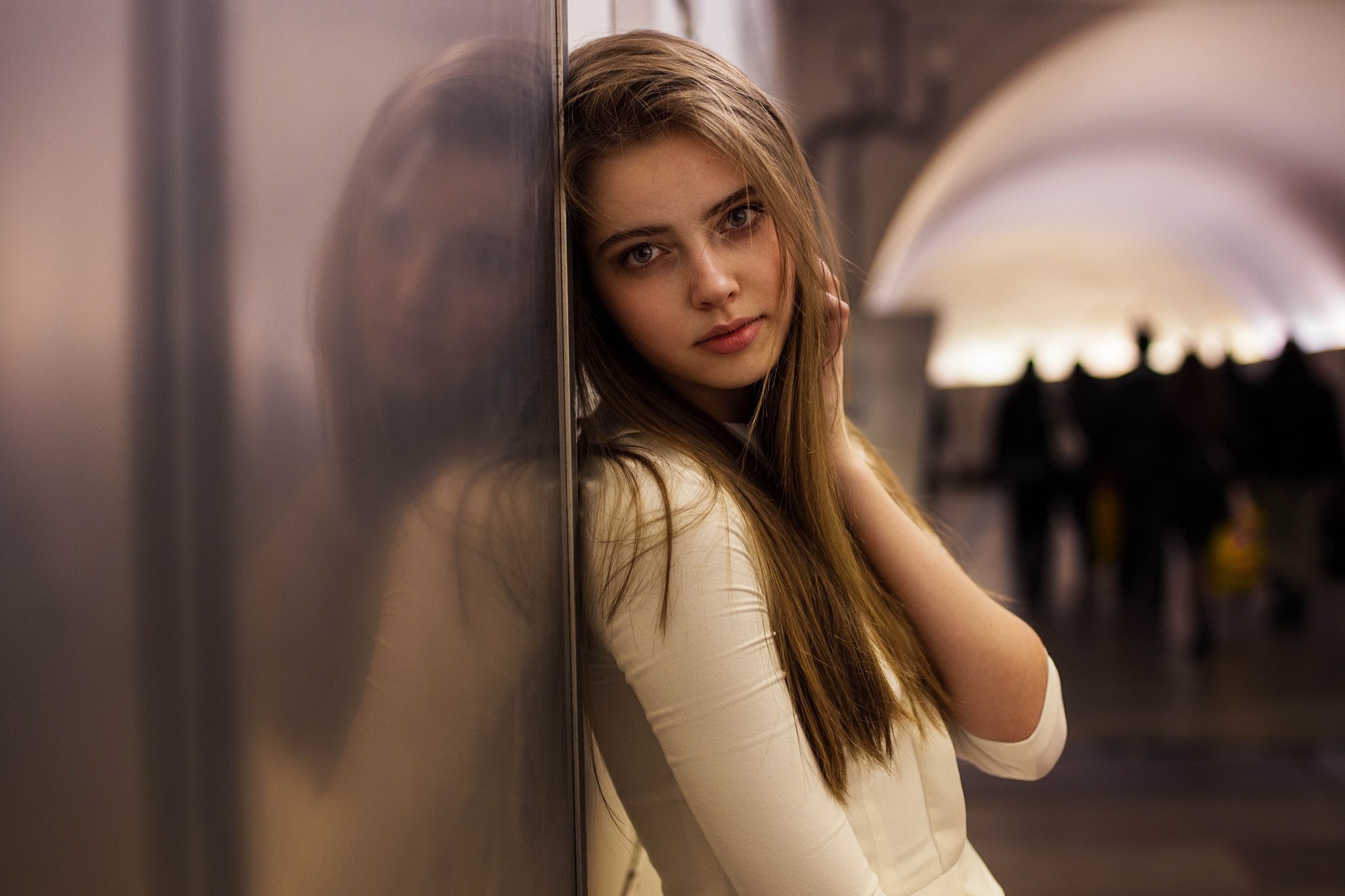 Young Russian woman leaning against a wall HD Wallpaper