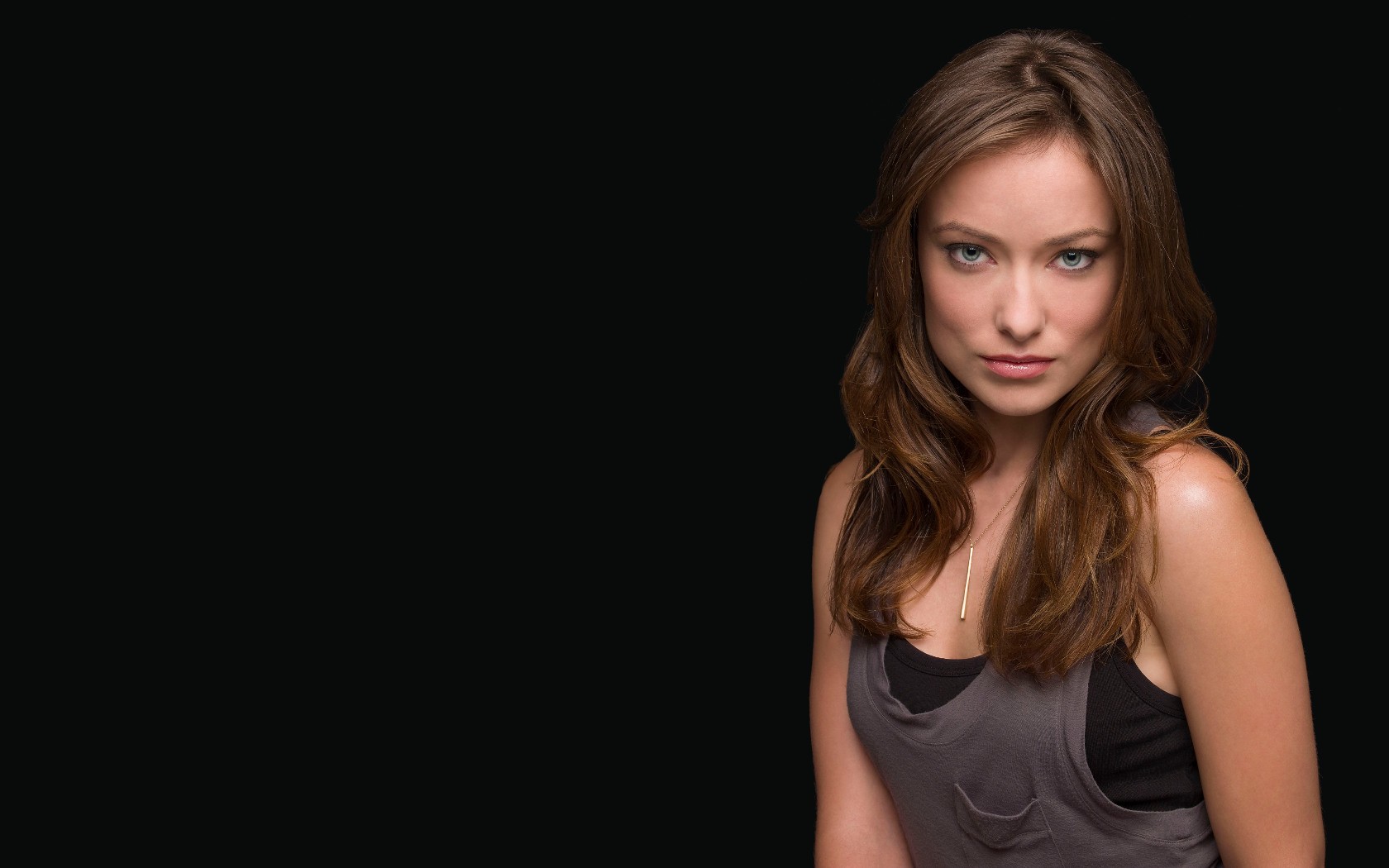 Olivia Wilde posing against a black background HD Wallpaper