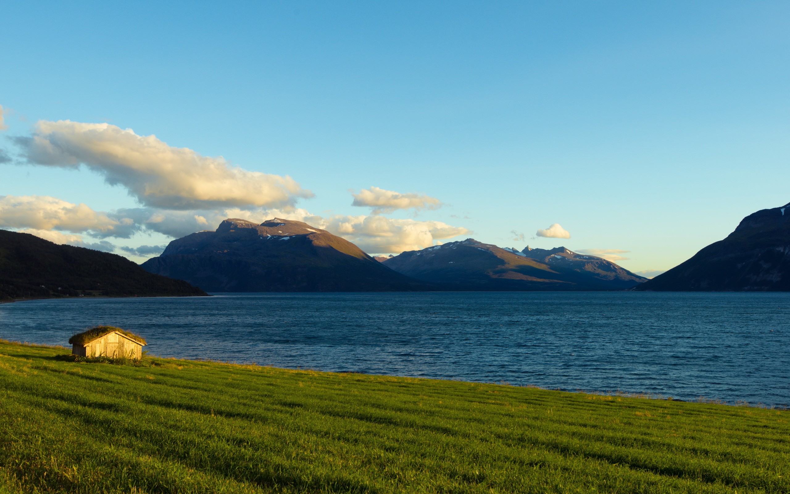 Small house on a grassy field by the sea in Norway HD Wallpaper