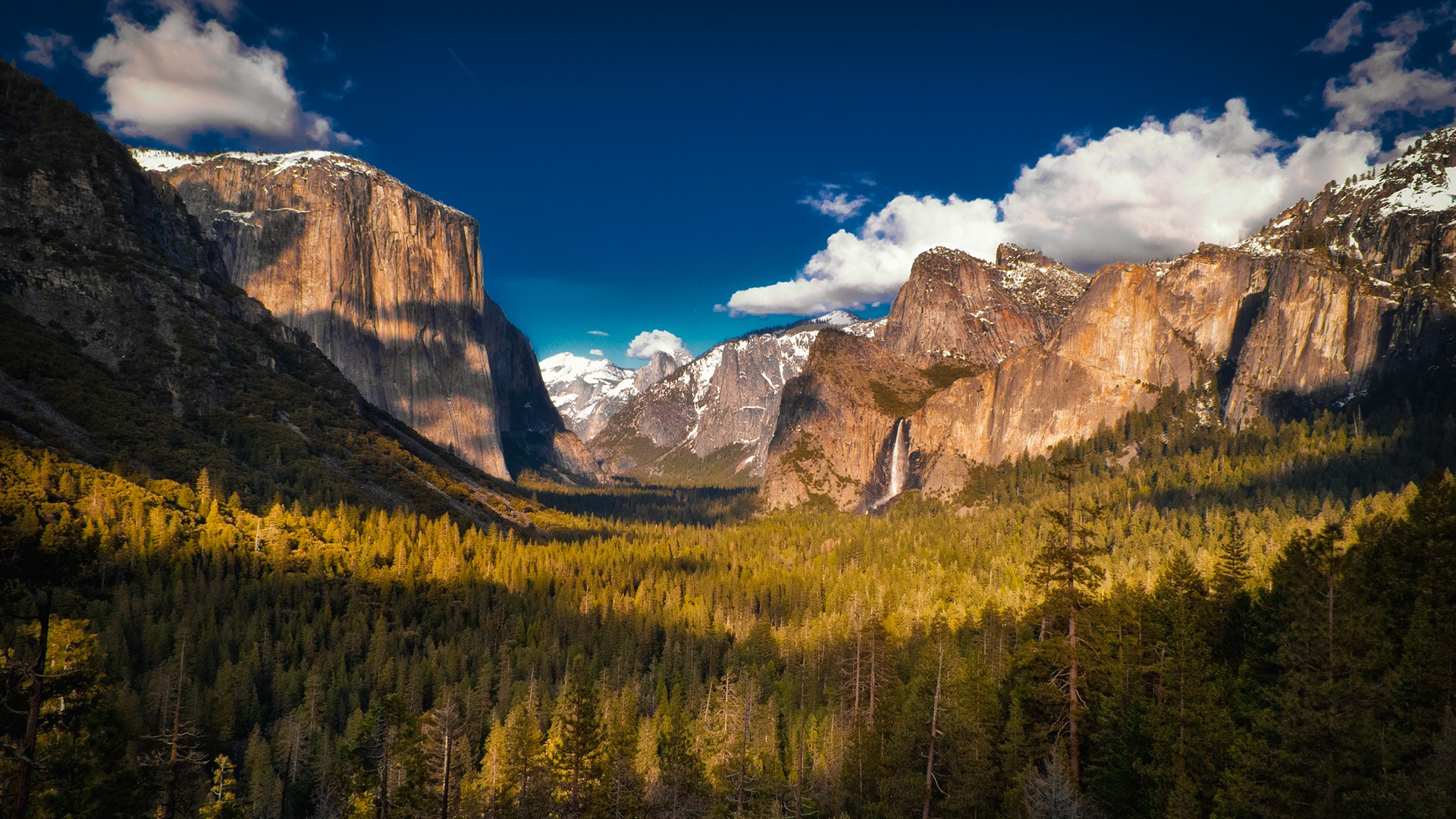 Yosemite National Park mountains and valley HD Wallpaper