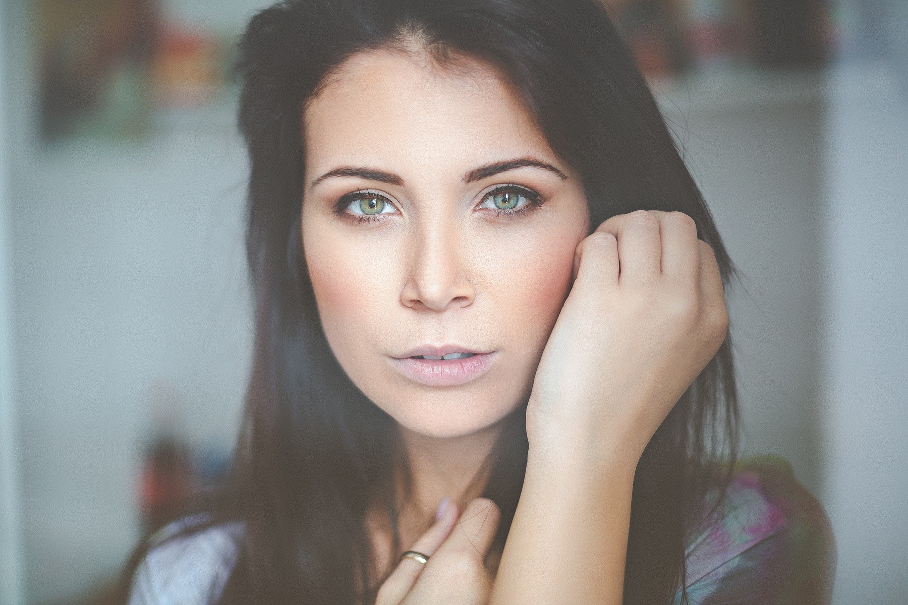 Brunette woman with green eyes and a ring HD Wallpaper