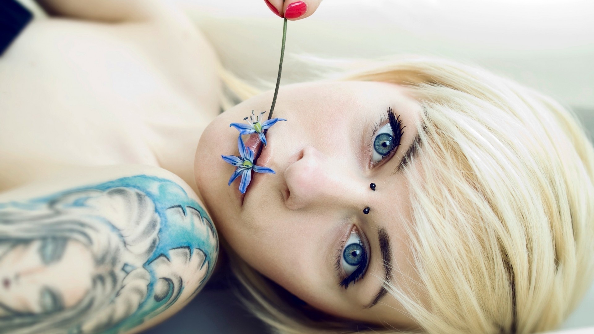 Woman with blonde hair and blue eyes and tattoos HD Wallpaper
