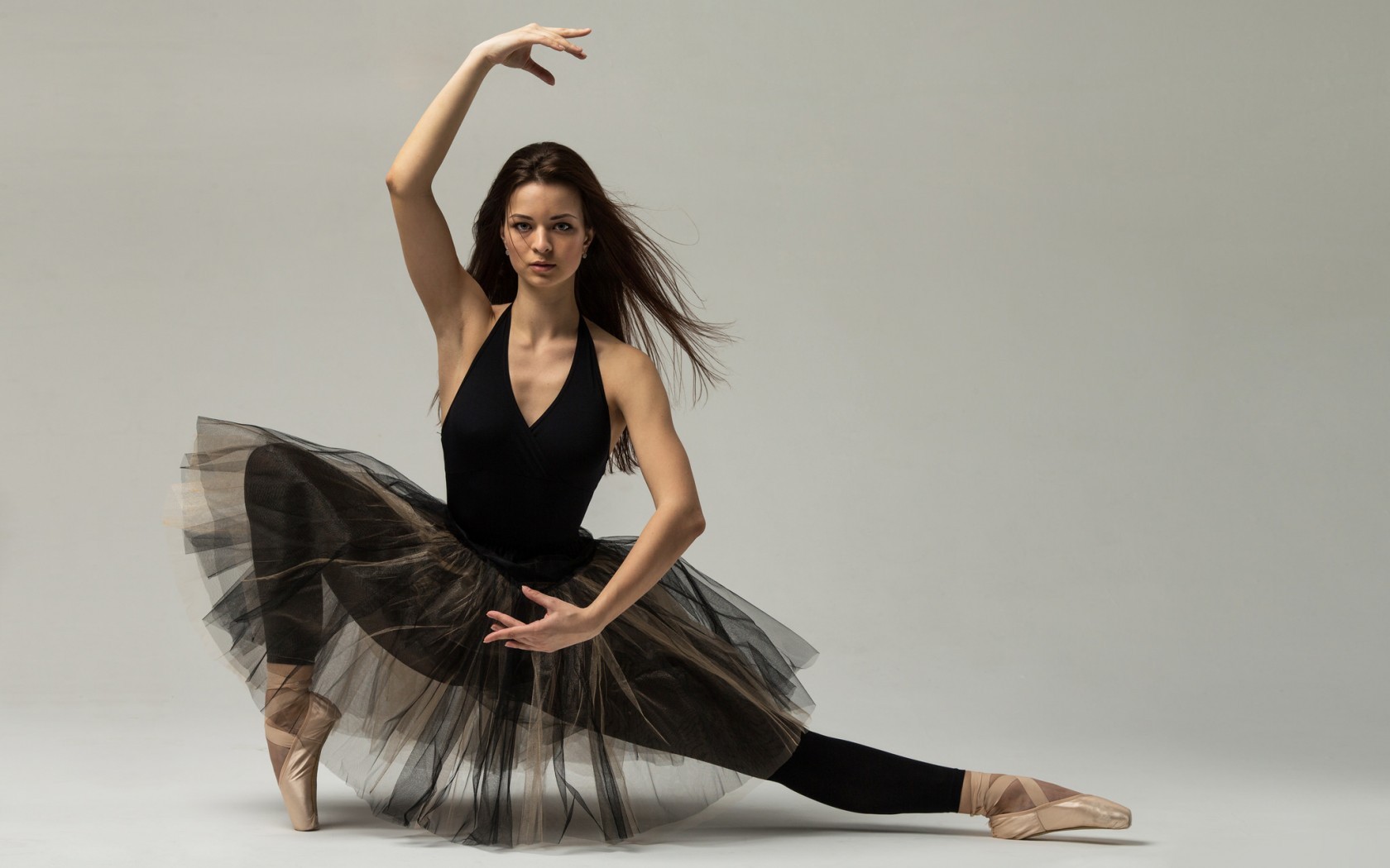 Ballerina in black tutu and pointe shoes HD Wallpaper