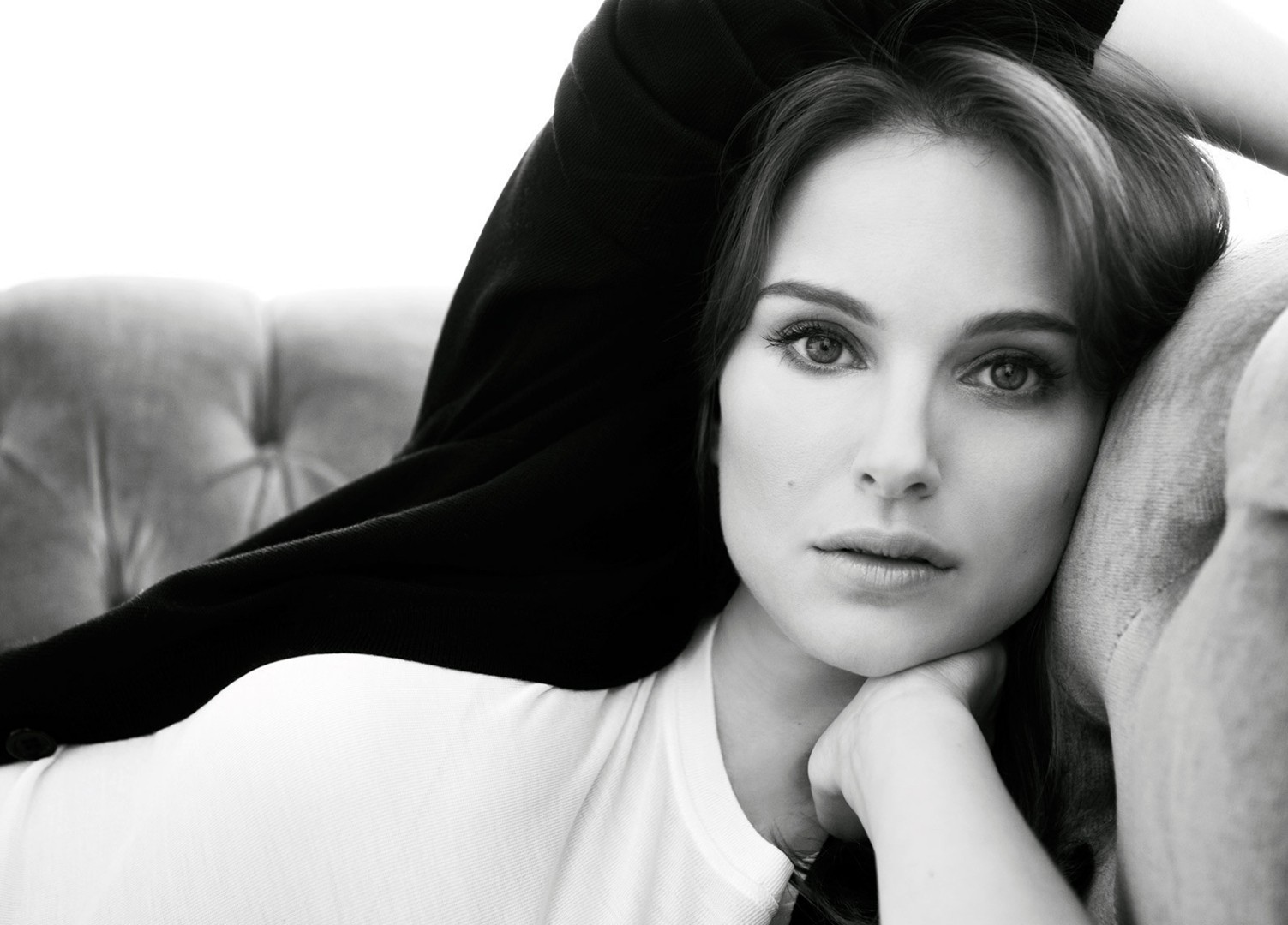 Natalie Portman lying on a couch HD Wallpaper