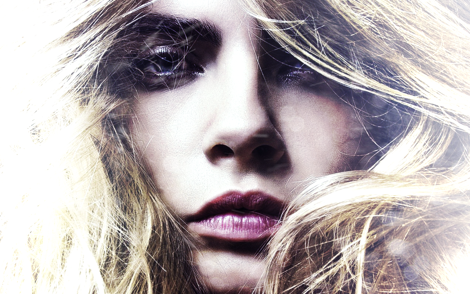 Close-up of a woman with blonde hair HD Wallpaper
