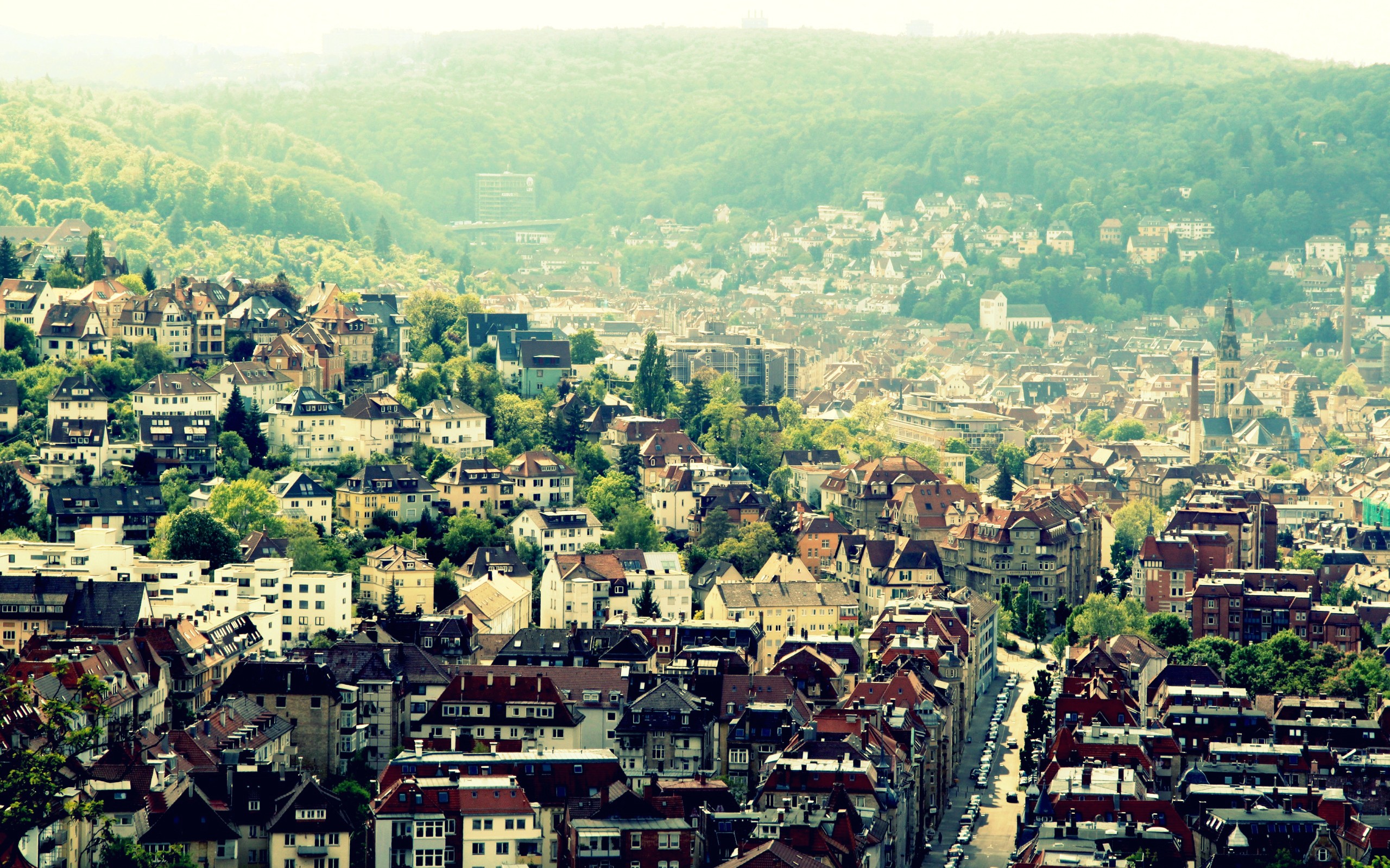 European city with buildings on a hill HD Wallpaper