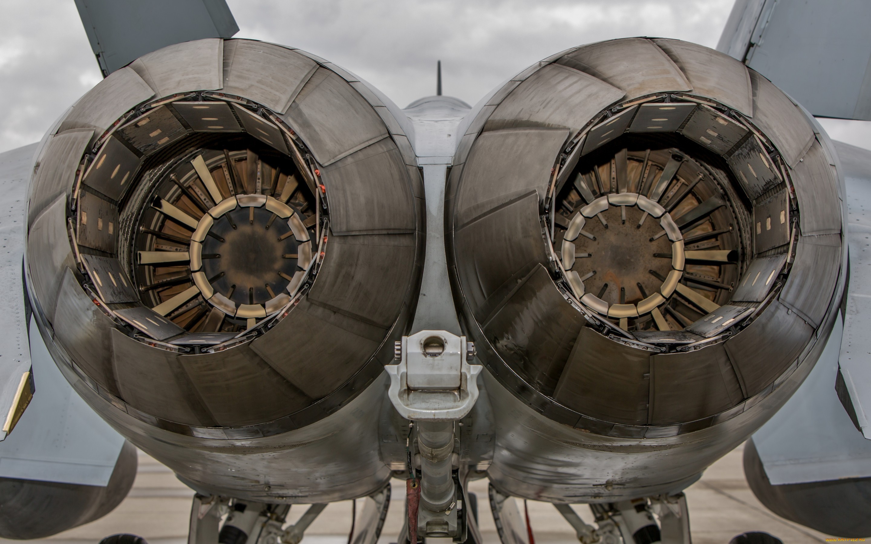 McDonnell Douglas FA-18 Hornet twin jet engines HD Wallpaper
