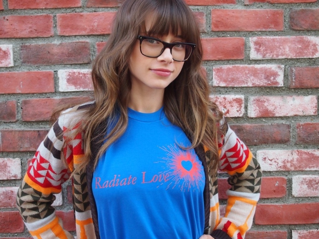Olesya Rulin wearing glasses and a cardigan HD Wallpaper