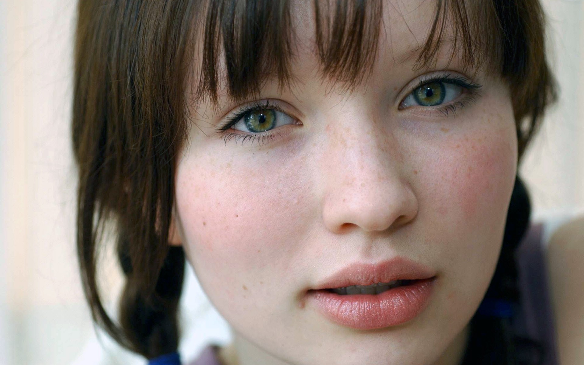 Emily Browning Close-up Portrait HD Wallpaper