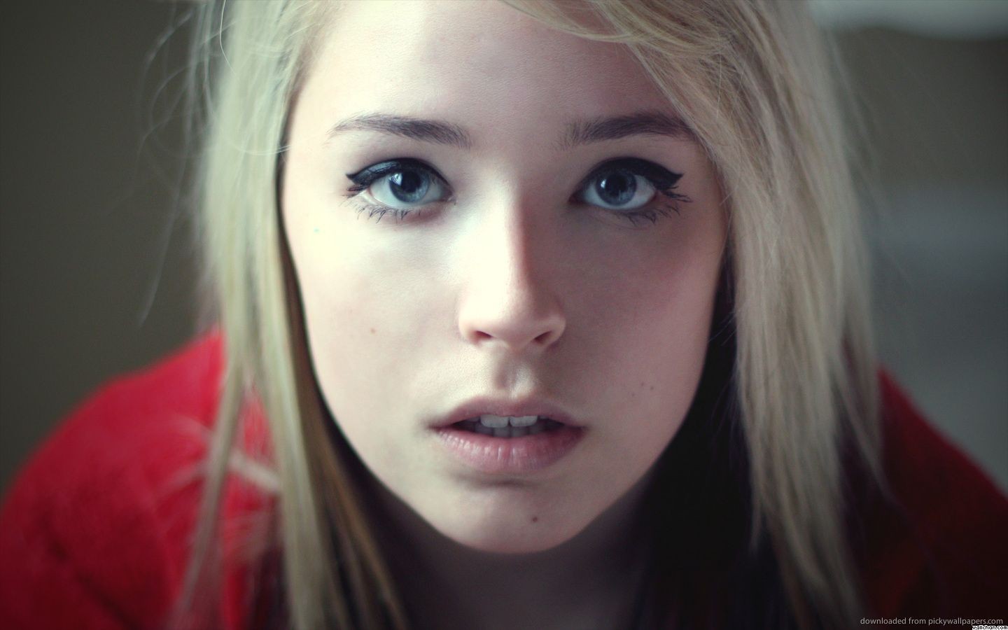 Close-up of a young blonde woman with blue eyes HD Wallpaper