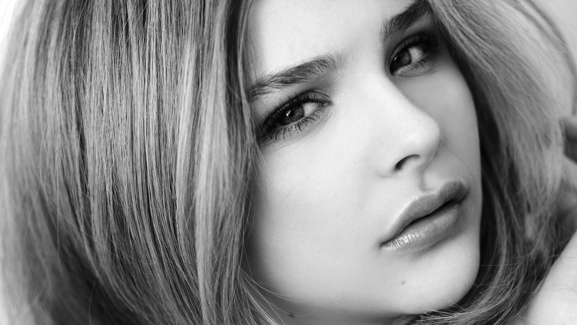 Chloë Grace Moretz Close-up Portrait HD Wallpaper