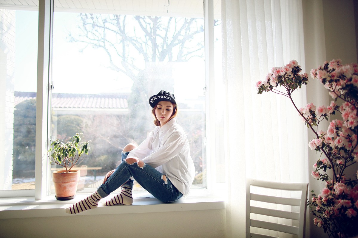 Chae Eun sitting by the window HD Wallpaper