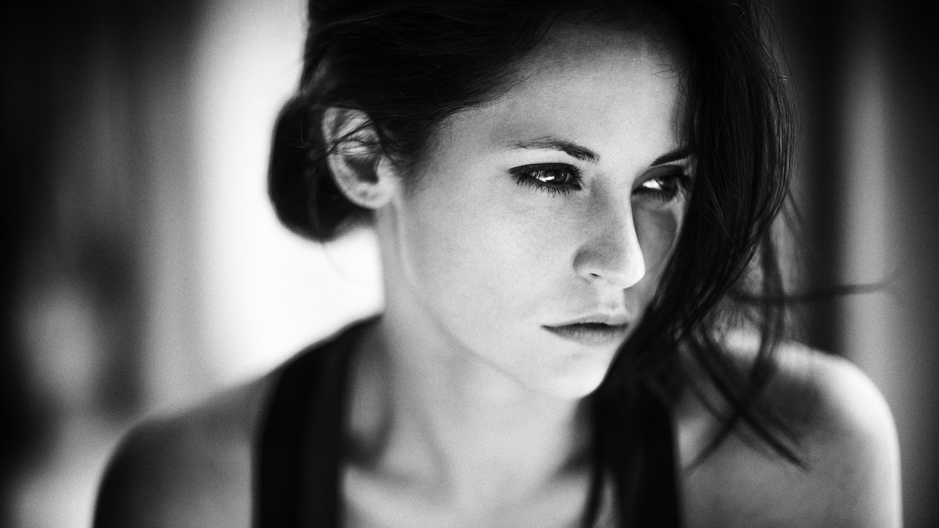 Monochrome portrait of a woman with dark hair HD Wallpaper
