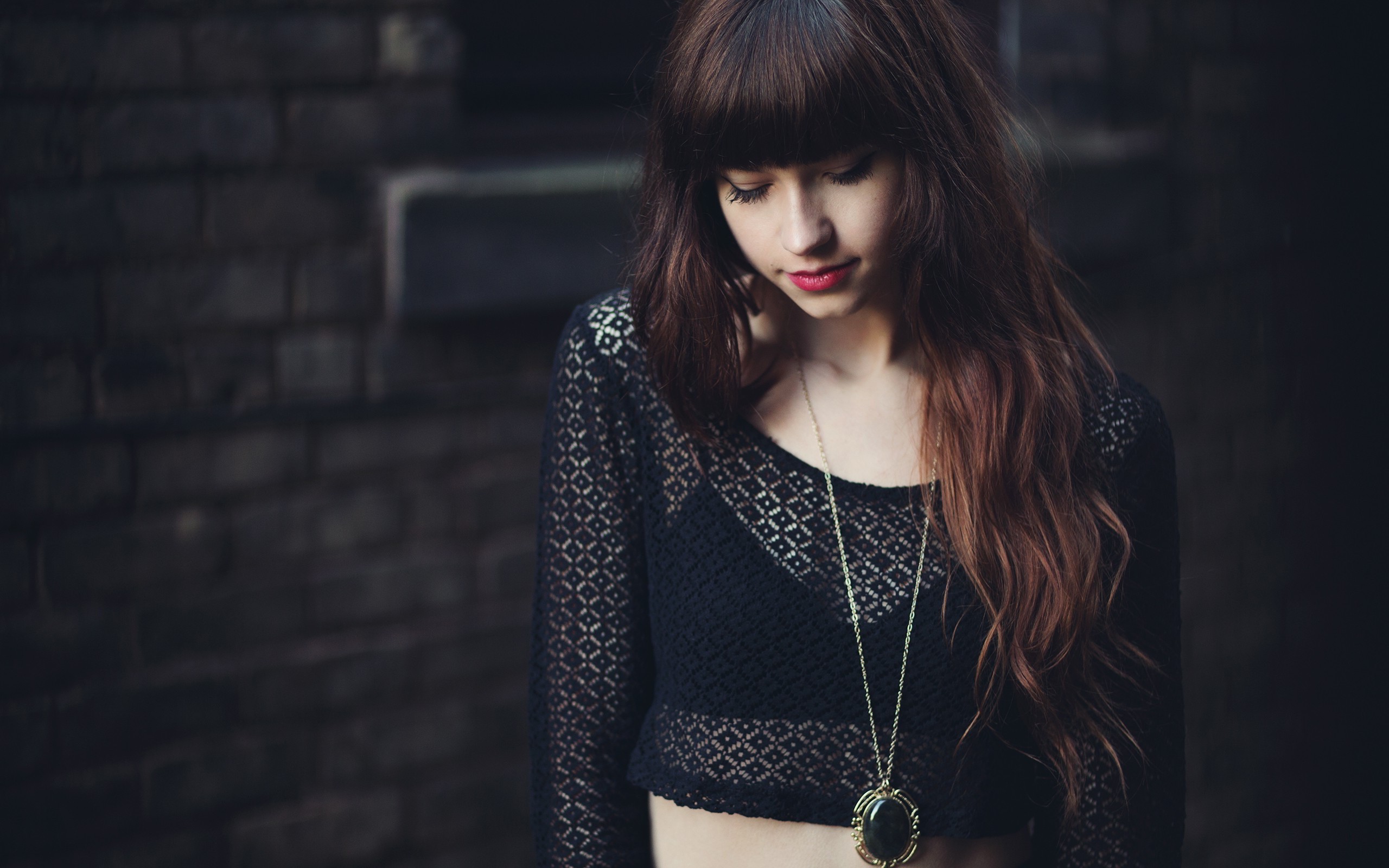 Taylor Penshorn wearing a black lace top and necklace HD Wallpaper