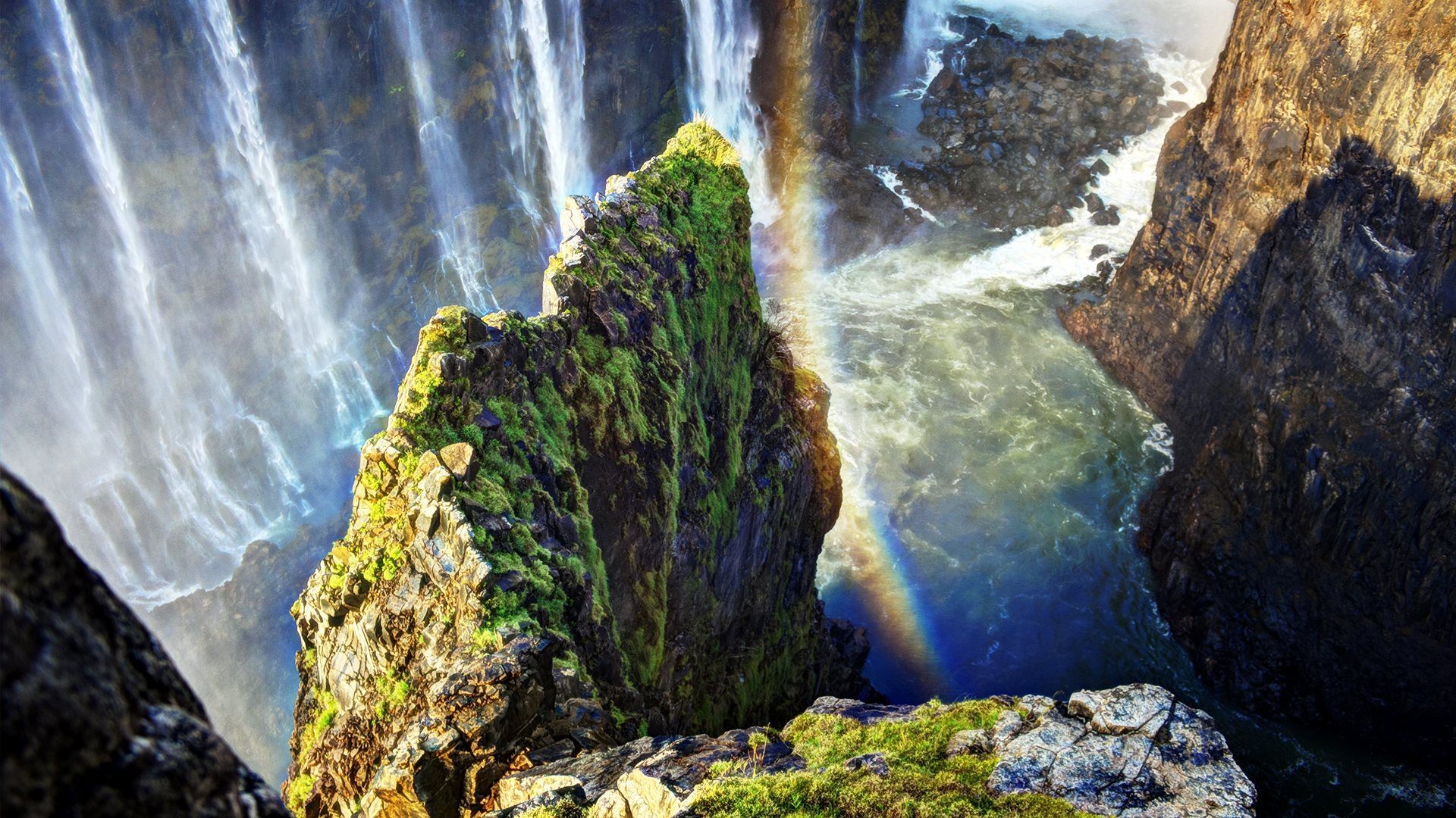 Victoria Falls with a rainbow HD Wallpaper