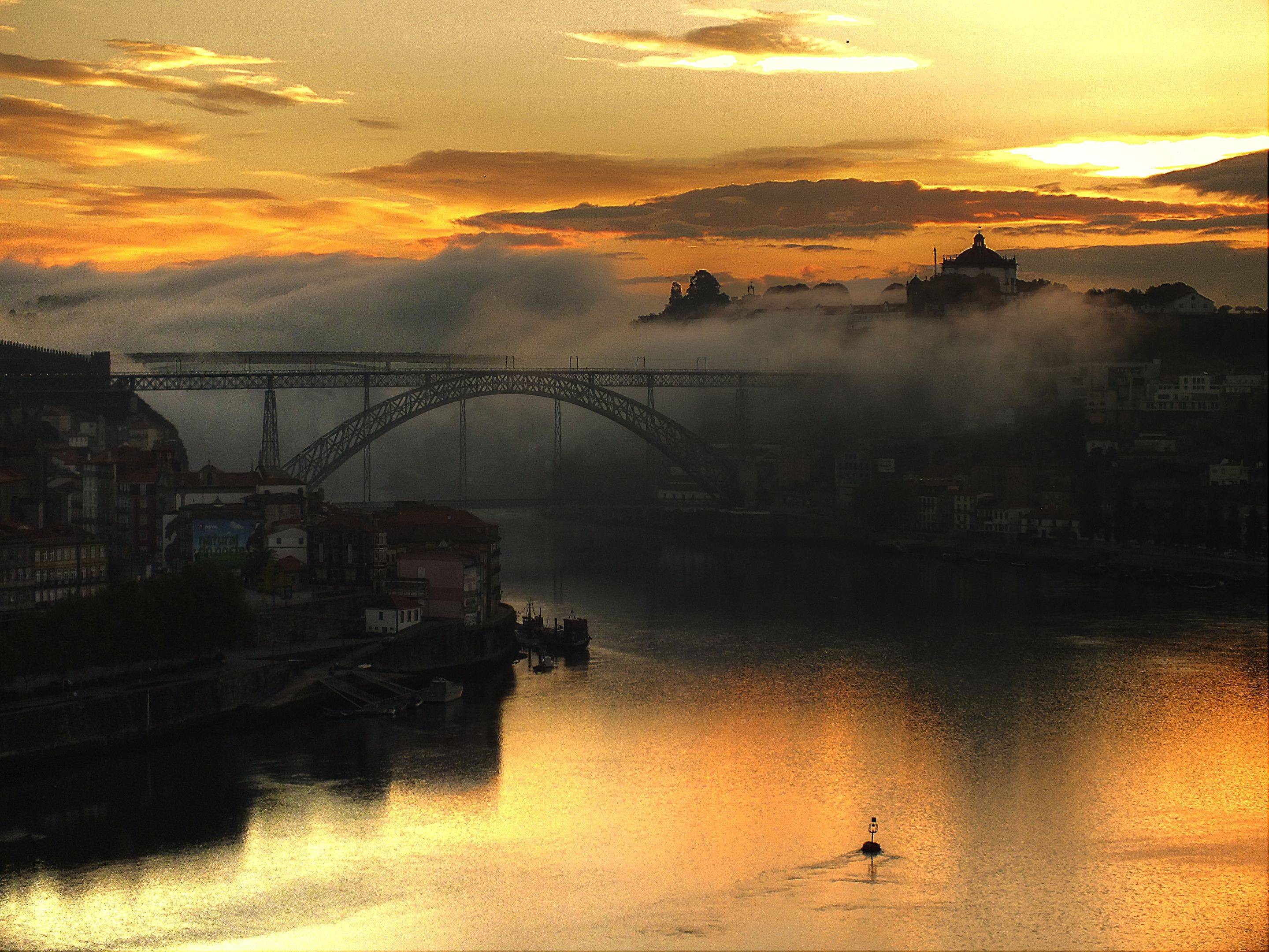 Dom Luís I Bridge over the Douro River in Porto at sunrise HD Wallpaper