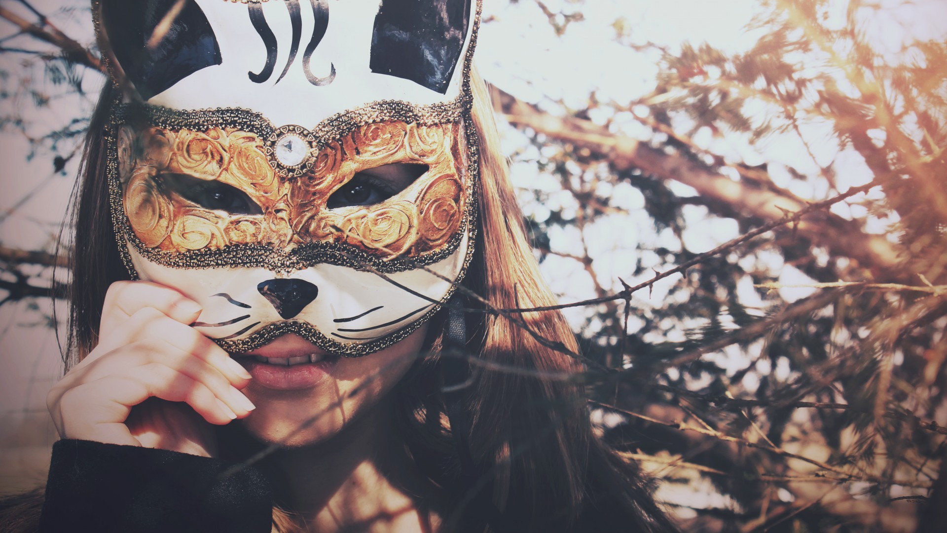 Woman in a Venetian cat mask outdoors HD Wallpaper