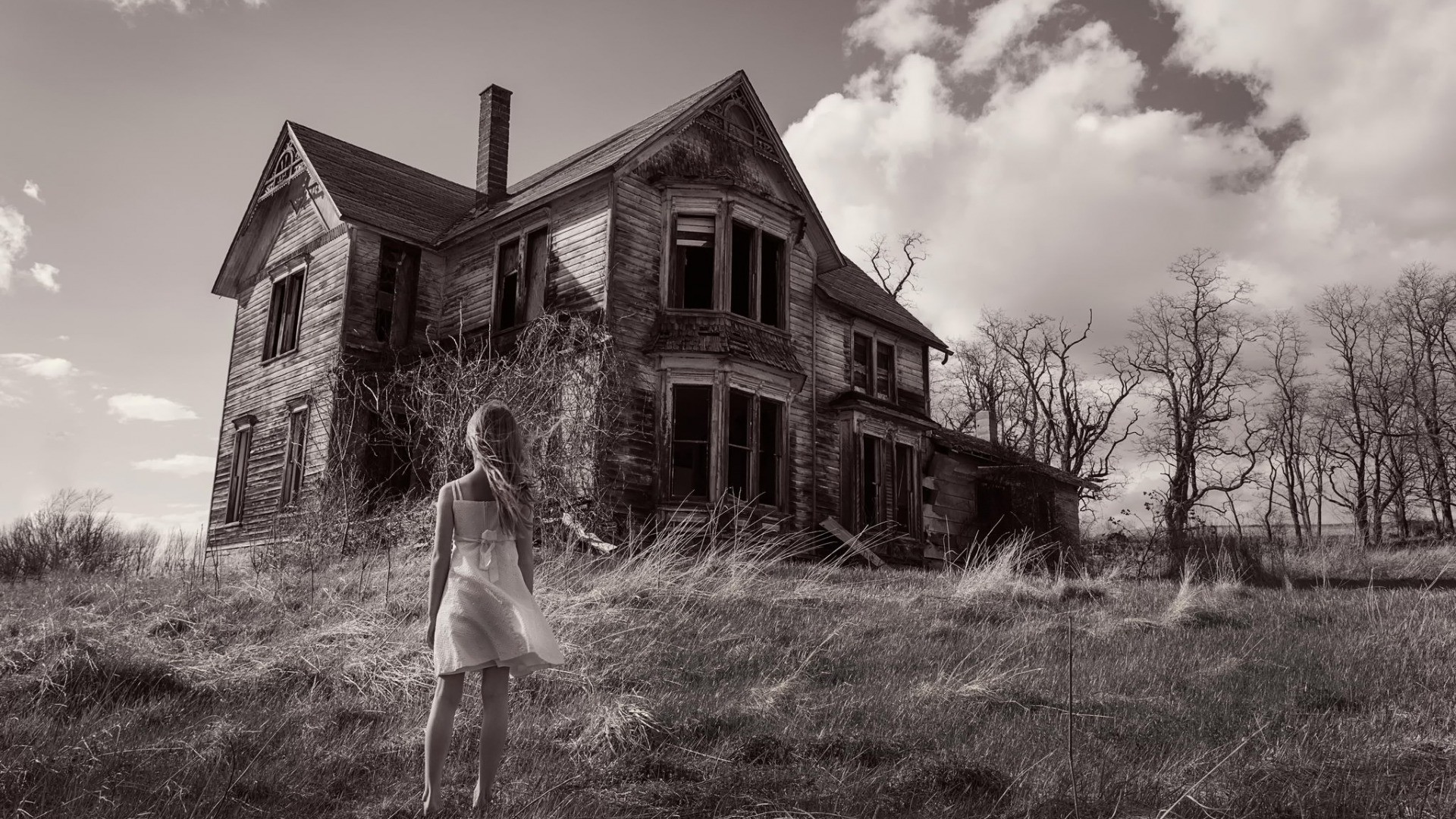 Girl in front of an abandoned house HD Wallpaper