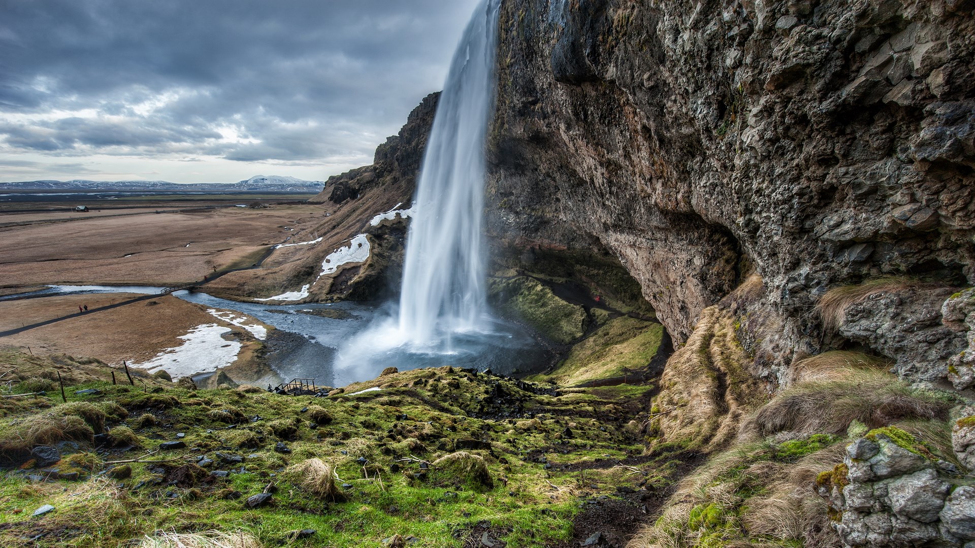Seljalandsfoss waterfall in Iceland HD Wallpaper