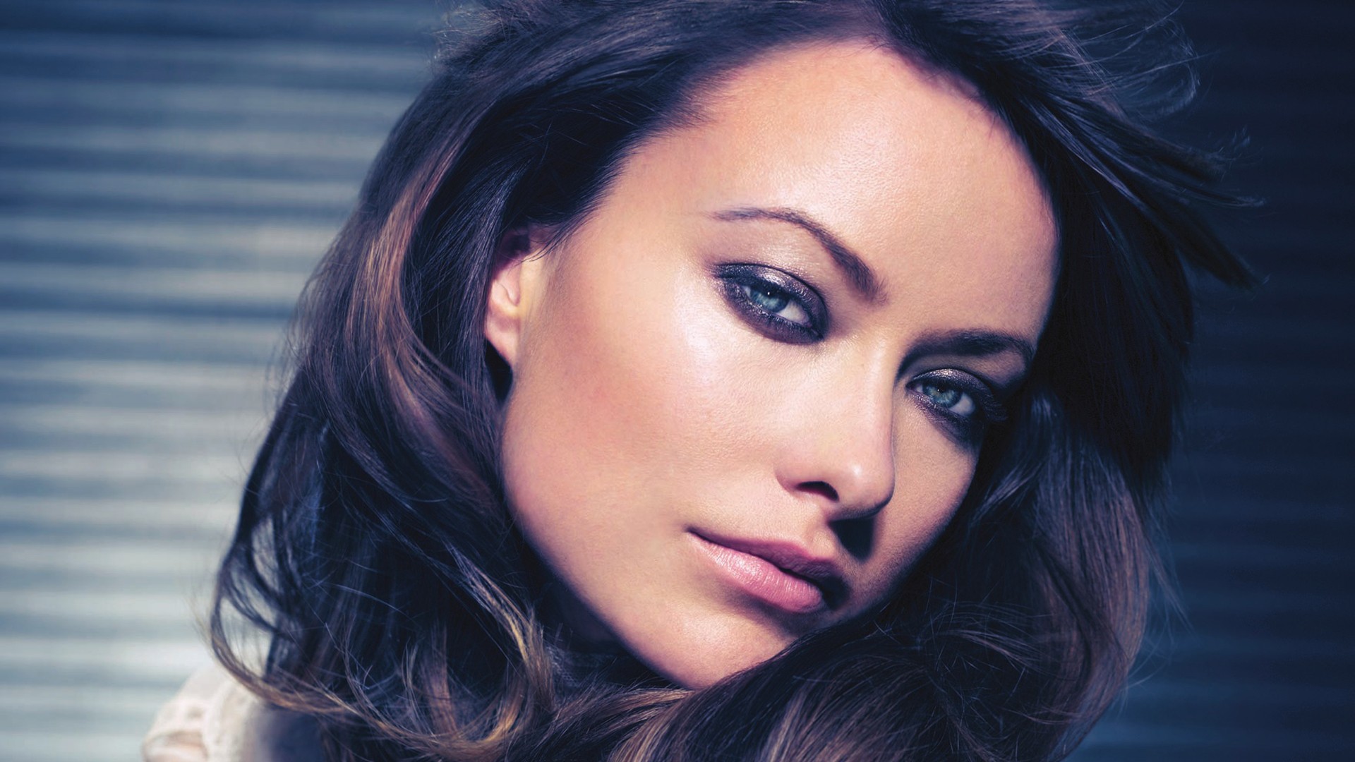 Olivia Wilde portrait with dramatic makeup HD Wallpaper