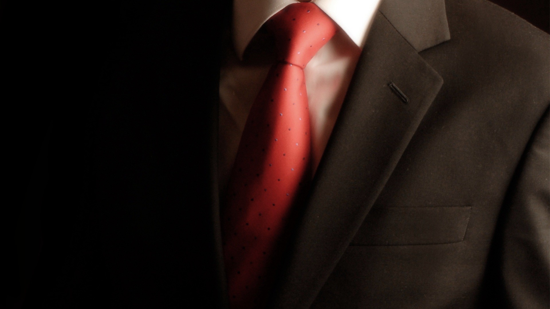 Man in a suit with a red tie HD Wallpaper
