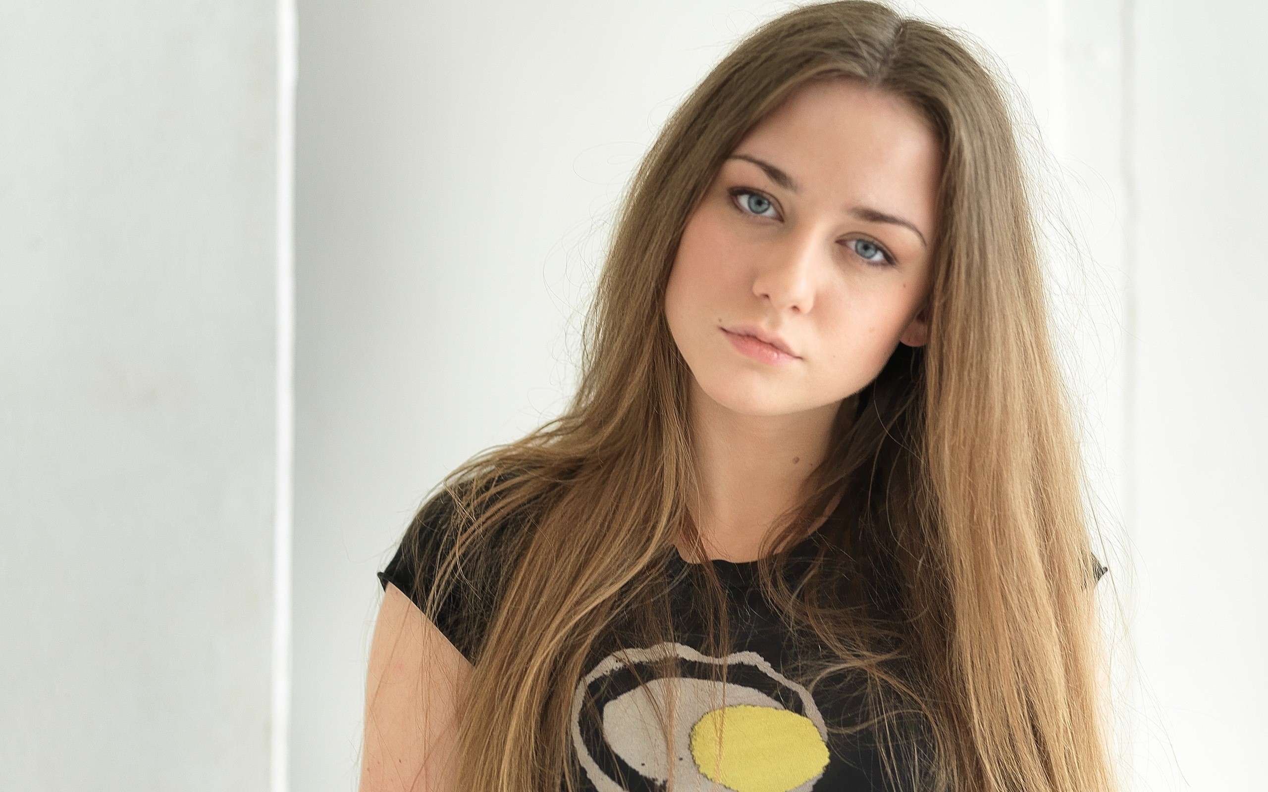 Ingrid Olerinskaya with long straight hair HD Wallpaper