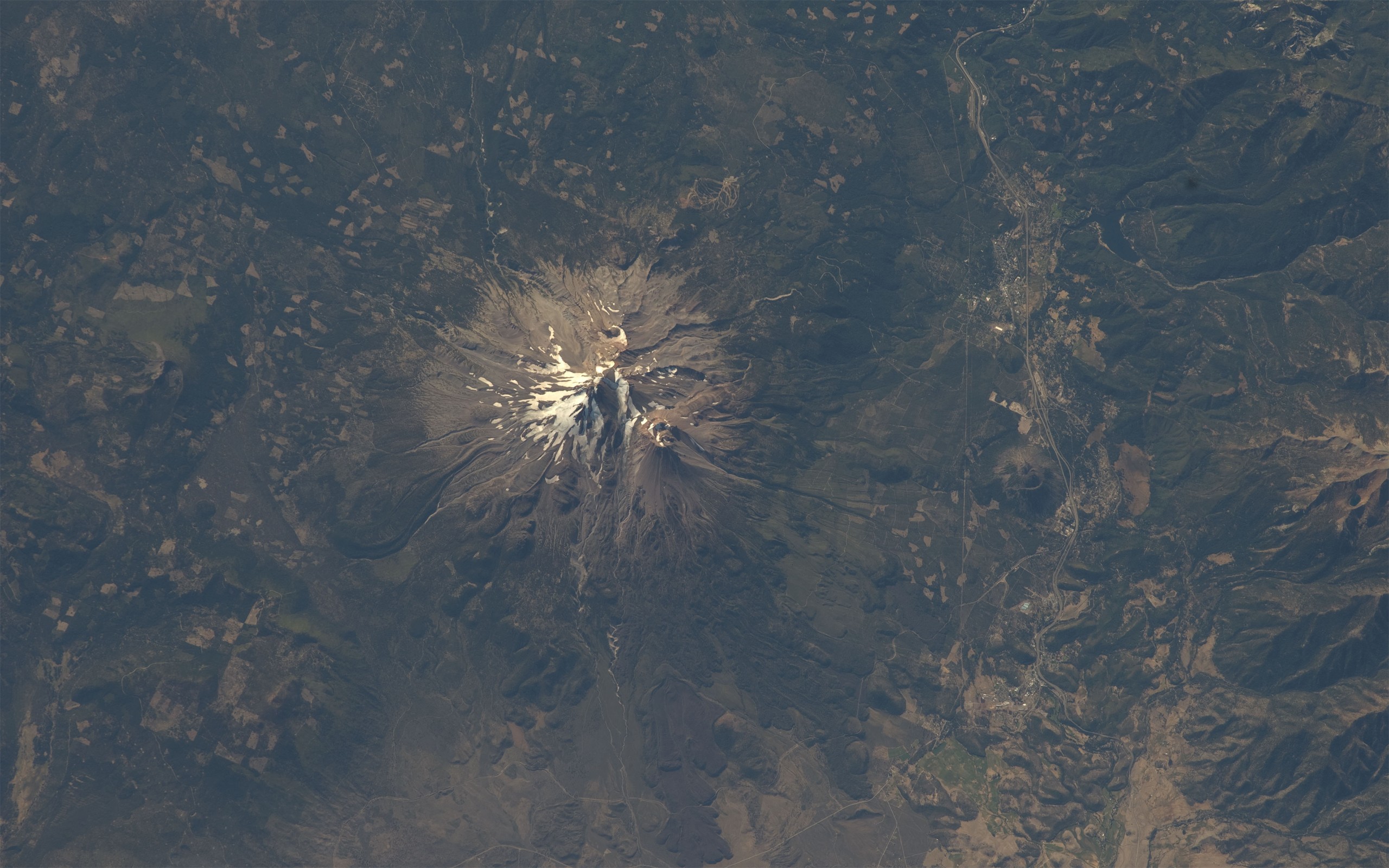 Aerial view of Mount Shasta and surrounding landscape HD Wallpaper