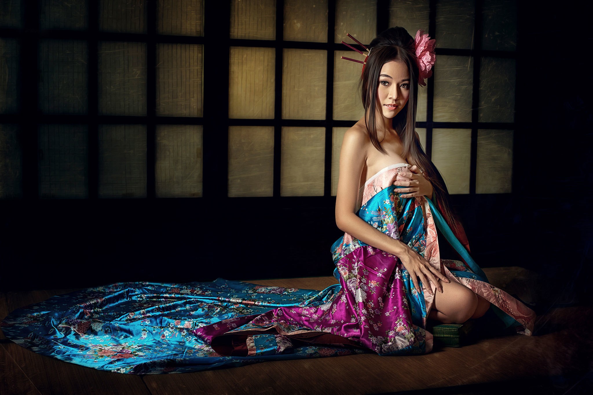 Geisha in traditional Japanese attire HD Wallpaper