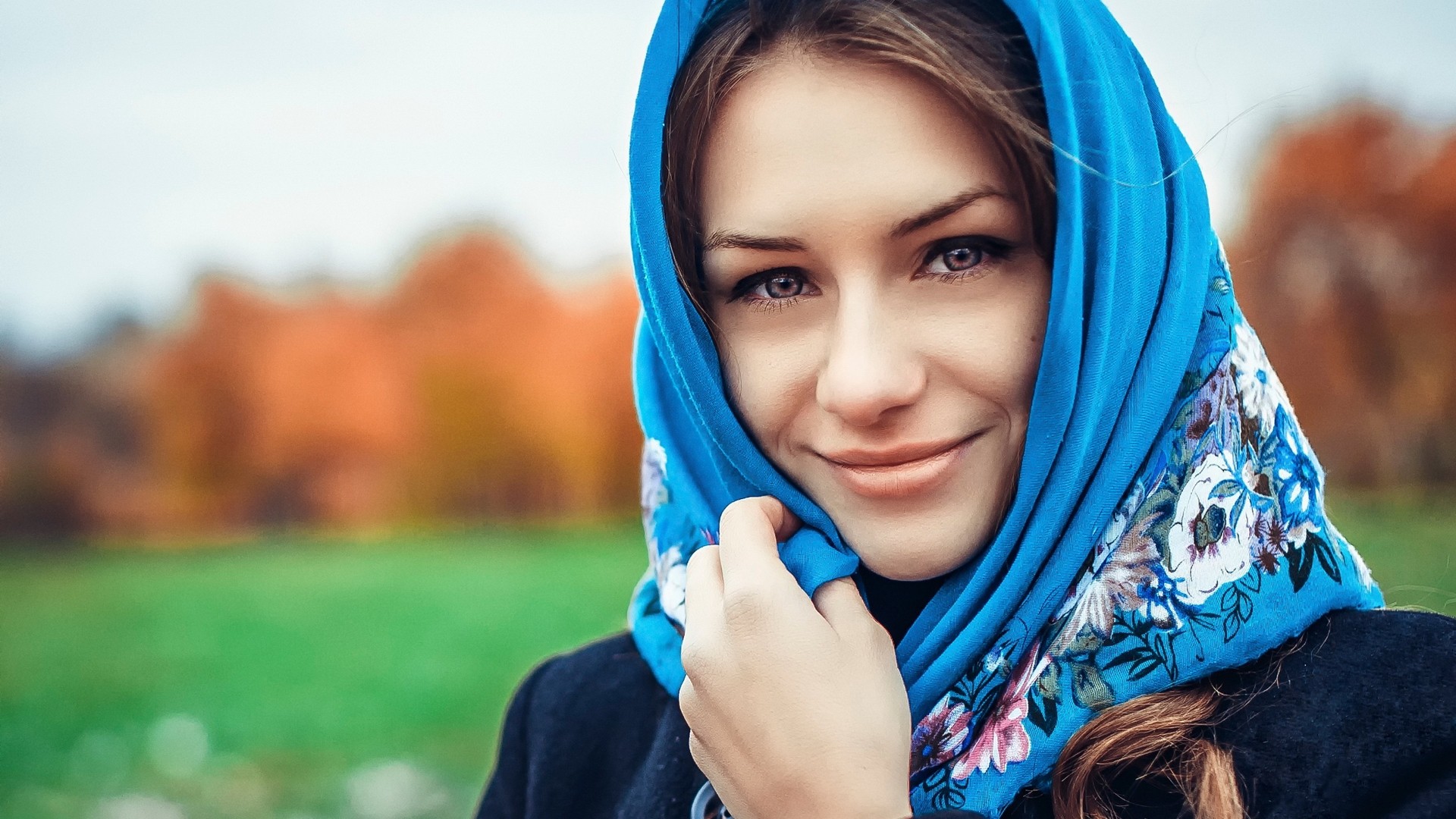 Woman with blue headscarf in autumn HD Wallpaper