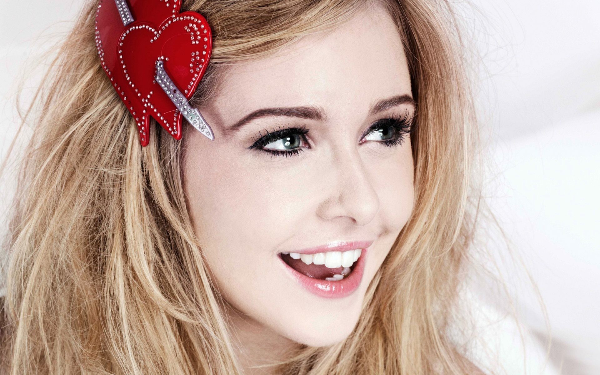 Diana Vickers with a red heart hair clip HD Wallpaper