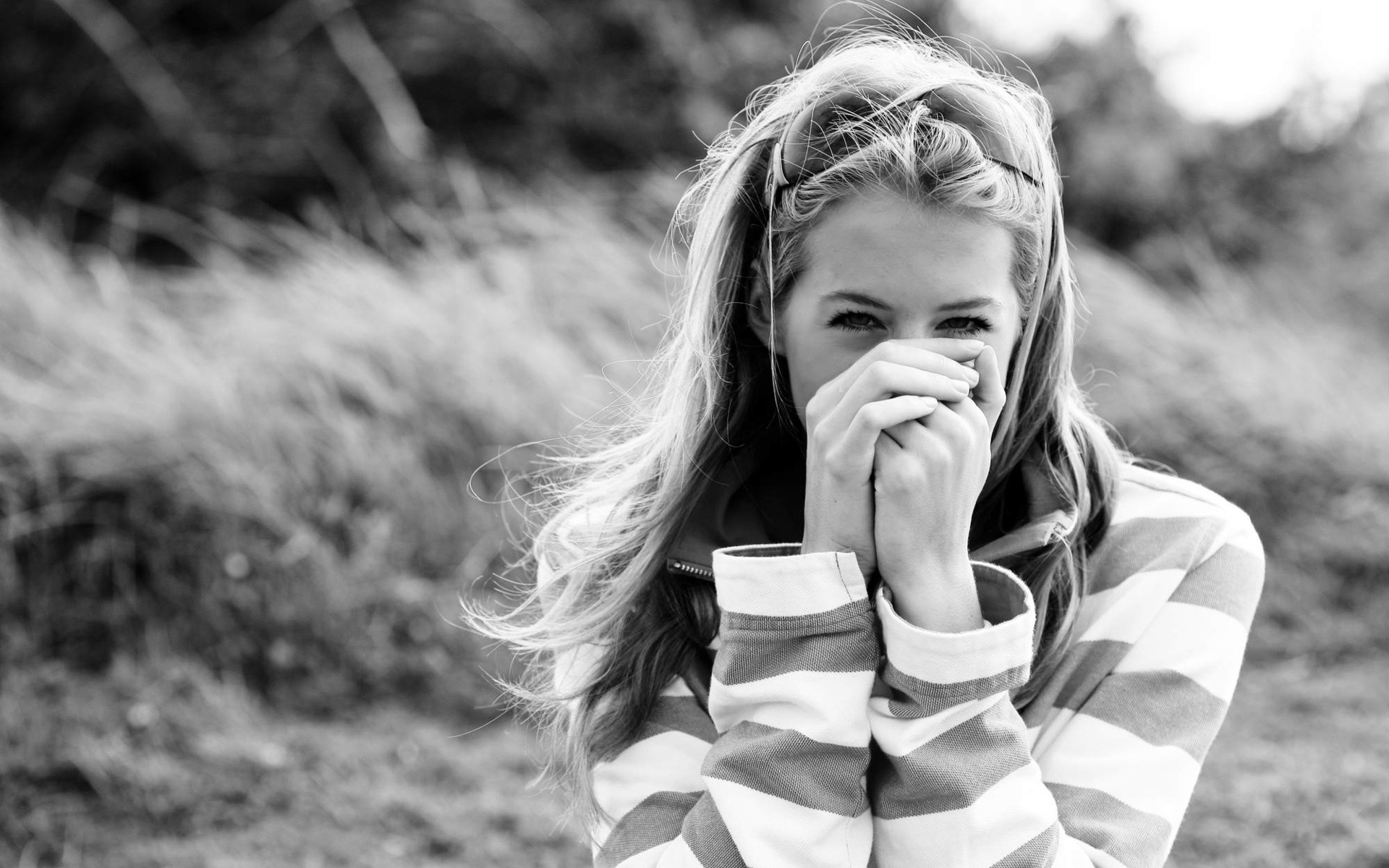 Monochrome portrait of a young woman HD Wallpaper
