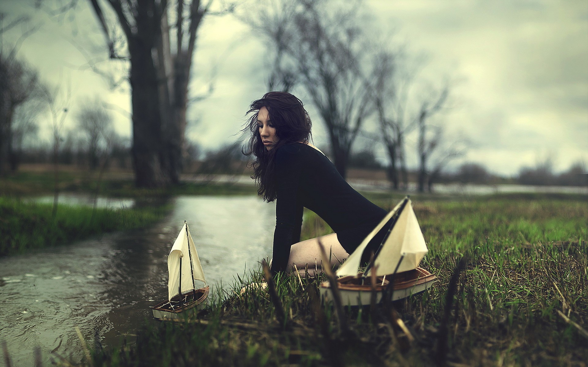 Woman in black dress with toy sailboats HD Wallpaper