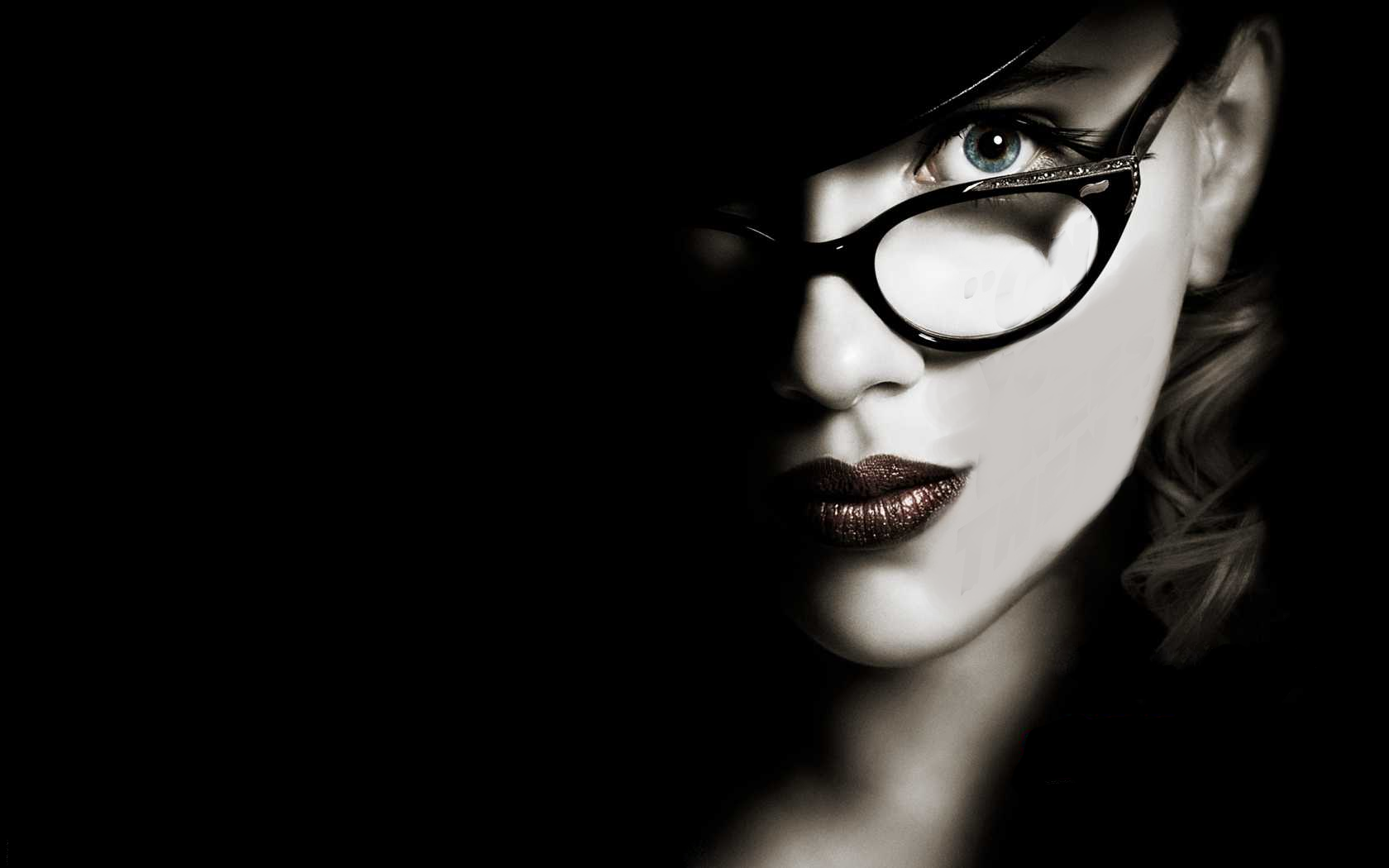 Scarlett Johansson wearing glasses and a hat HD Wallpaper
