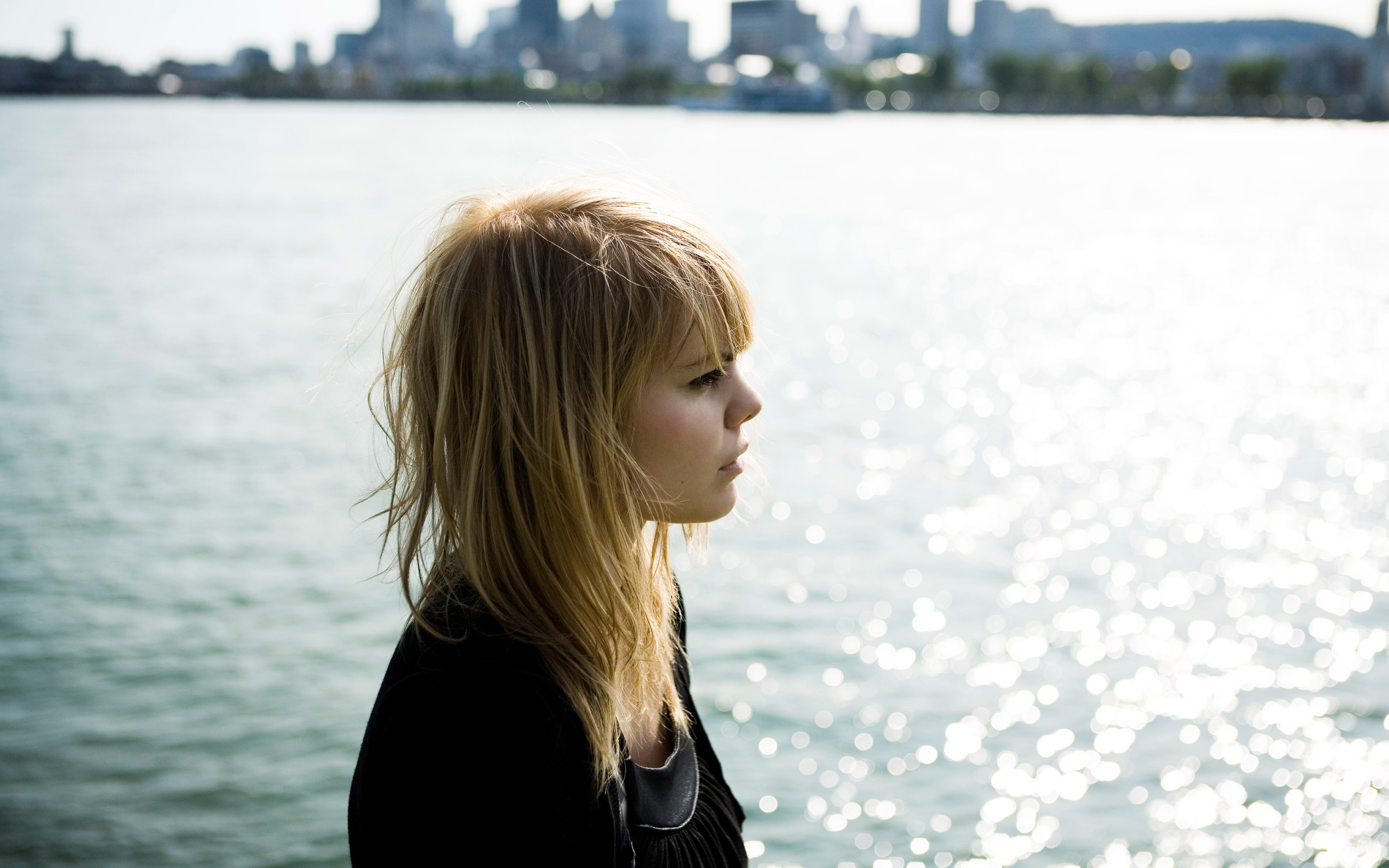 Coeur De Pirate looking out over a city and water HD Wallpaper