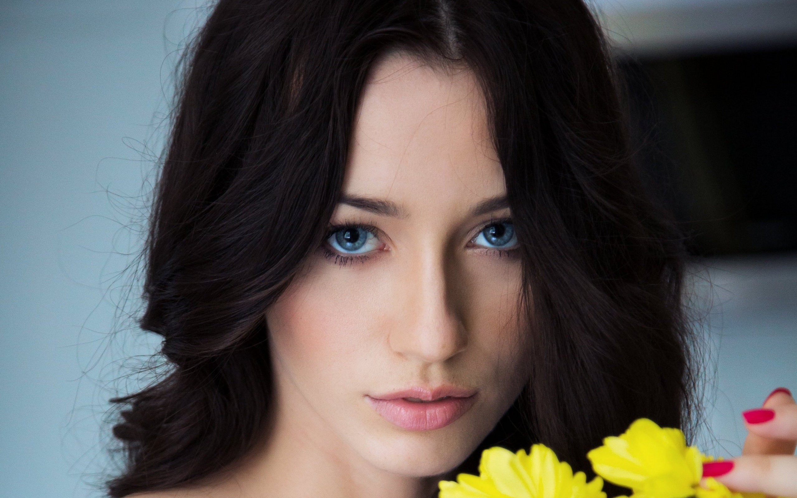 Zsanett Tormay with blue eyes and black hair HD Wallpaper