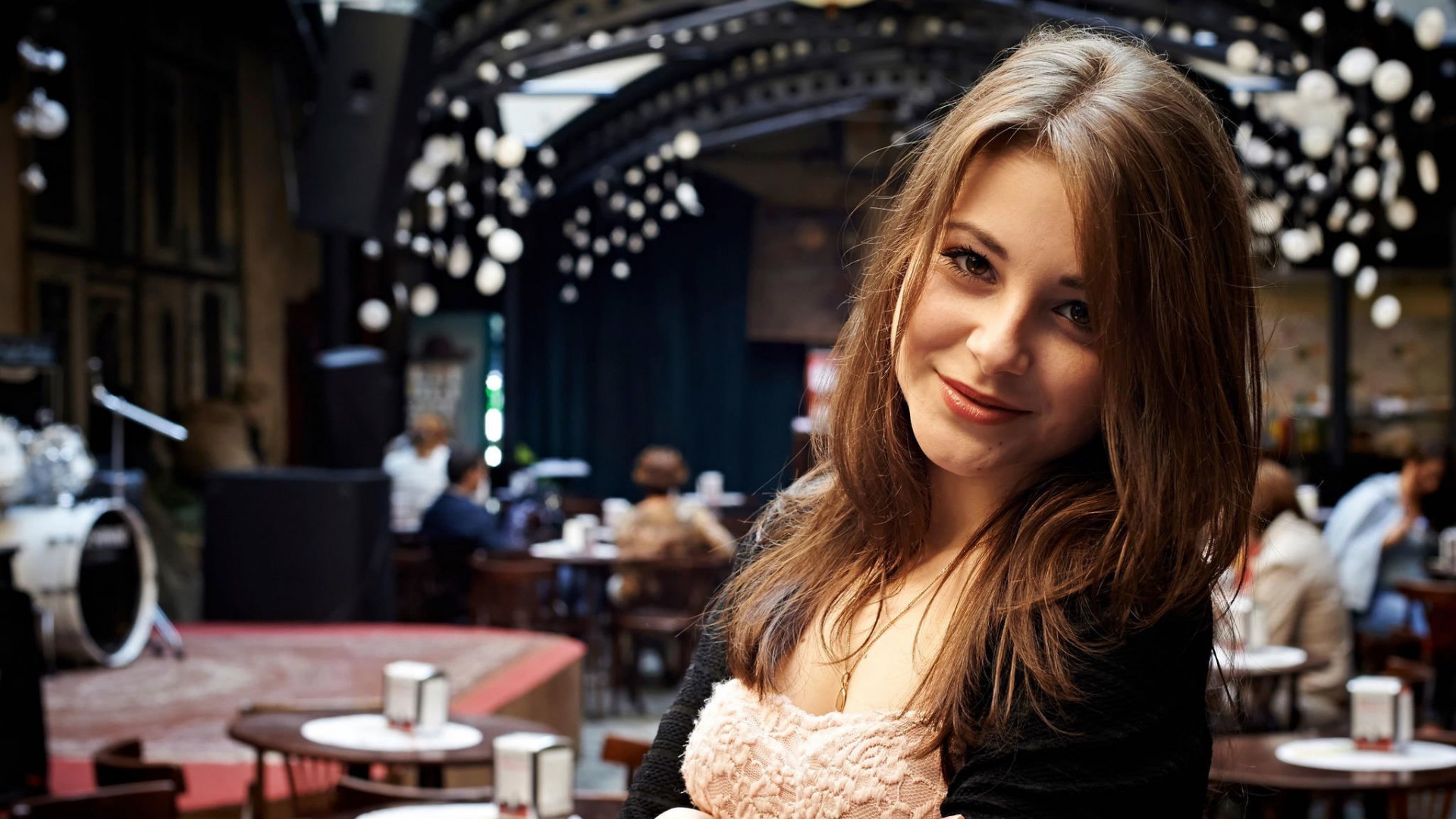 Dana Kareglazaya smiling in a cafe HD Wallpaper